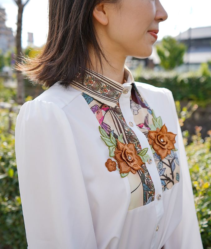 「cawaii french」アールヌーボーの世界へいざなう立体花刺繍ブラウス【ホワイト】