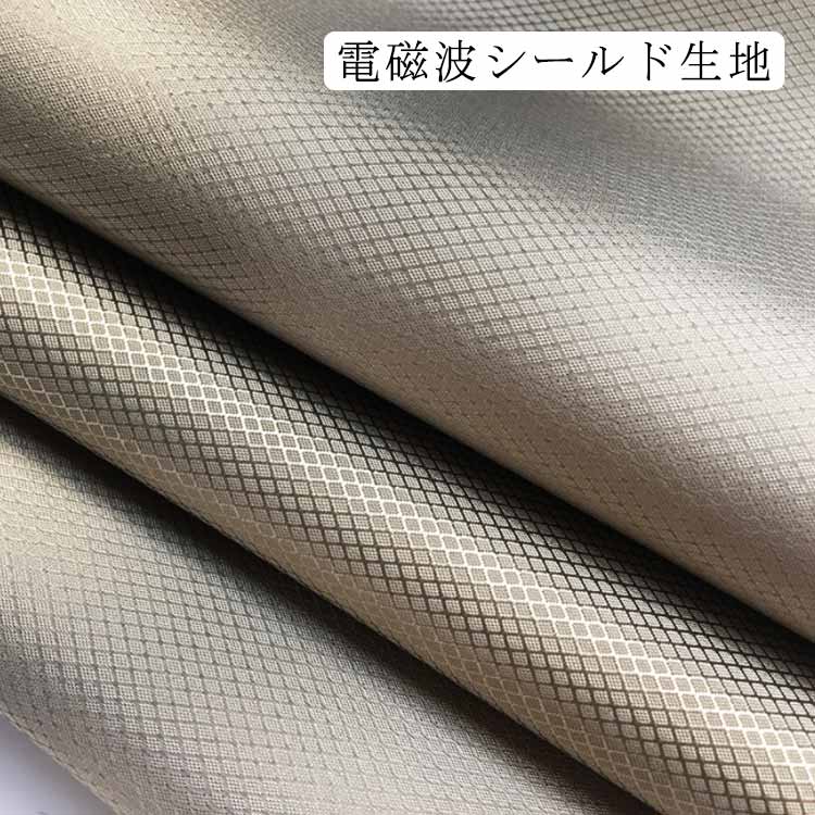 ・電磁波シールド生地・ターゲットを包むだけで簡単に遮蔽することができます。・柔軟性に富み、布と同様にご使用可能です。・包む・被せる・覆うなど自由にご使用いただけます。【用途】・静電気の帯電を防止したいとき。・電磁波シールドや電波の遮断や遮蔽用に。・音響機器の電波障害防止対策やノイズ防止対策に。・全面に電気が通る通電布として。サイズ1.1×1mサイズについての説明【サイズ】1.1×1m 厚み0.08mm ※上記サイズは平置き実寸になります。サイズ表の実寸法は商品によって1-3cm程度の誤差がある場合がございます。素材ナノシールド材 シルバーファイバー色写真色備考サイズ詳細等の測り方はスタッフ間で統一、徹底はしておりますが、実寸は商品によって若干の誤差(1cm〜3cm )がある場合がございますので、予めご了承ください。製造ロットにより、細部形状の違いや、同色でも色味に多少の誤差が生じます。パッケージは改良のため予告なく仕様を変更する場合があります。▼商品の色は、撮影時の光や、お客様のモニターの色具合などにより、実際の商品と異なる場合がございます。あらかじめ、ご了承ください。▼生地の特性上、やや匂いが強く感じられるものもございます。数日のご使用や陰干しなどで気になる匂いはほとんど感じられなくなります。▼同じ商品でも生産時期により形やサイズ、カラーに多少の誤差が生じる場合もございます。▼他店舗でも在庫を共有して販売をしている為、受注後欠品となる場合もございます。予め、ご了承お願い申し上げます。▼電磁波シールドシート 銀 電磁波遮断