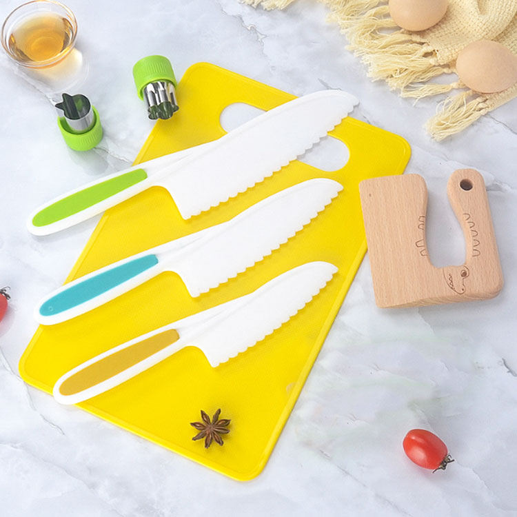 Kind Pickのキッチン おもちゃ ピーラー 台所育児 5-19個セット 子供 子供包丁 キッチンハサミ 子供用 子ども用包丁 右利き用 サンクラフト 包丁 お手伝い 誕生日 プレゼ 卒園 卒業 料理包丁セット｜アングル2