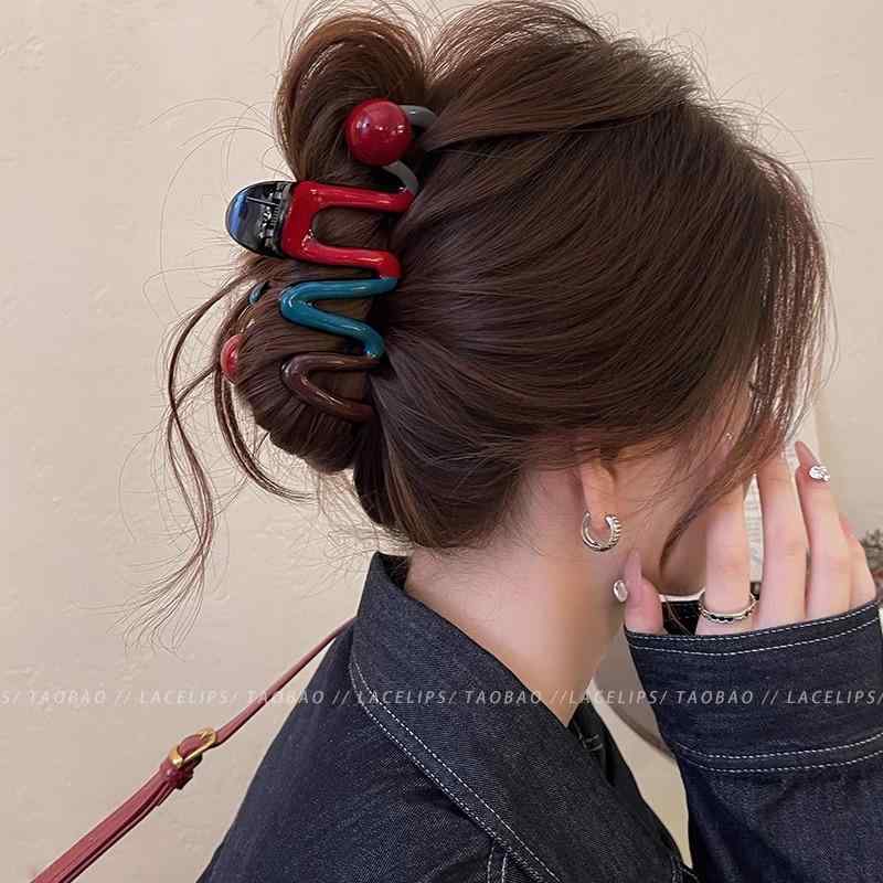 ヘアクリップ レディース 大型 シャーク型 赤青 コントラストカラー 後頭部用 高級感 髪留め ヘアアクセサリー まとめ髪用 日常使い スタイリッシュ しっかり固定