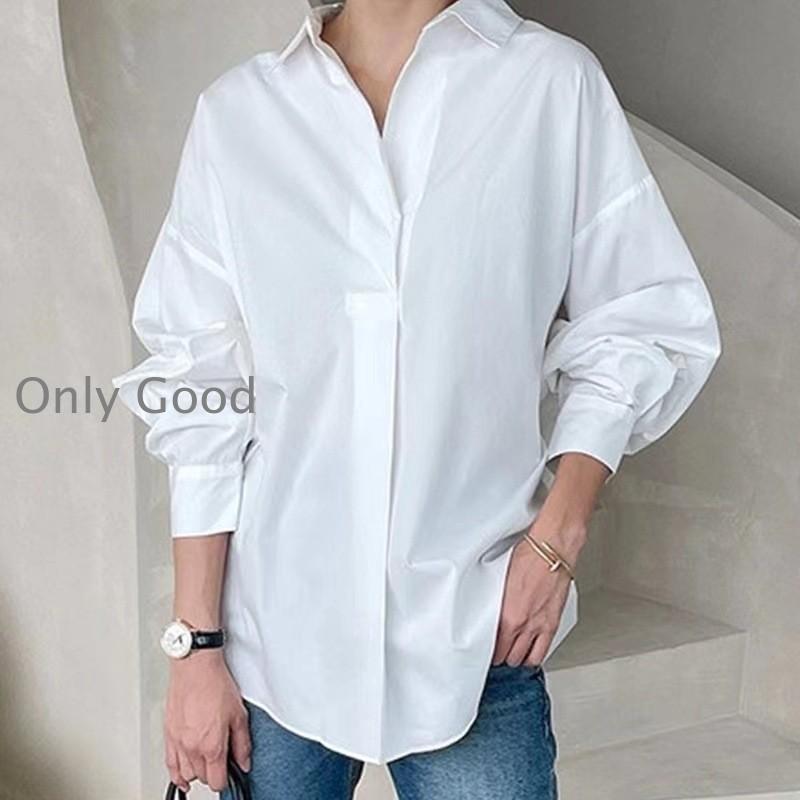 【素材】 ポリエステル【伸縮性】 なし【透け感】 なし【生産国】 中国【製品について】ゆったりとしてリラックス感がありますが、カジュアルすぎず、エレガントなデザインにしました。体が泳ぐようなゆったりシルエットで大人カジュアルスタイルに。1枚着が欲しいこのに重宝する1着です。 シンプルなボトムであればどんなデザインでも合わせていただけ、忙しい朝に迷うことなくさらっと選んでいただけるのは嬉しいポイント。シャツ レディース 白シャツ ブラウス レディースファッション 続々登場 ホワイト カーキ コーヒー S M L XL