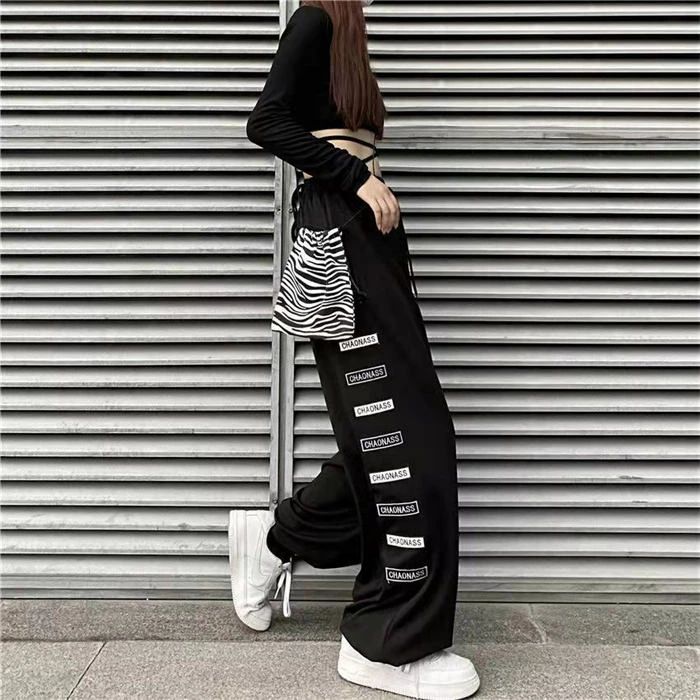 【送料無料】サイド タグ パンツ 2色 ズボン ボトムス ロング 白 刺繍 ゴム ジャージ スウェット 下 ダンス 衣装 ヒップホップ H