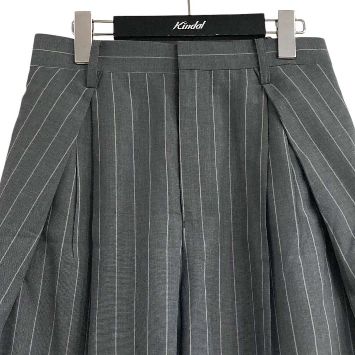 【中古】beautiful peoplewool silk stripe three tuck pegtop PT ウールシルクストライプタックパンツ 1445105014 グレー サイズ：34【価格見直し】