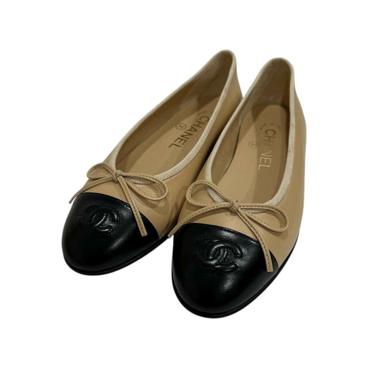 【中古】CHANEL　バレリーナ フラットシューズ ベージュ×ブラック サイズ：35 【120525】（シャネル）のサムネイル