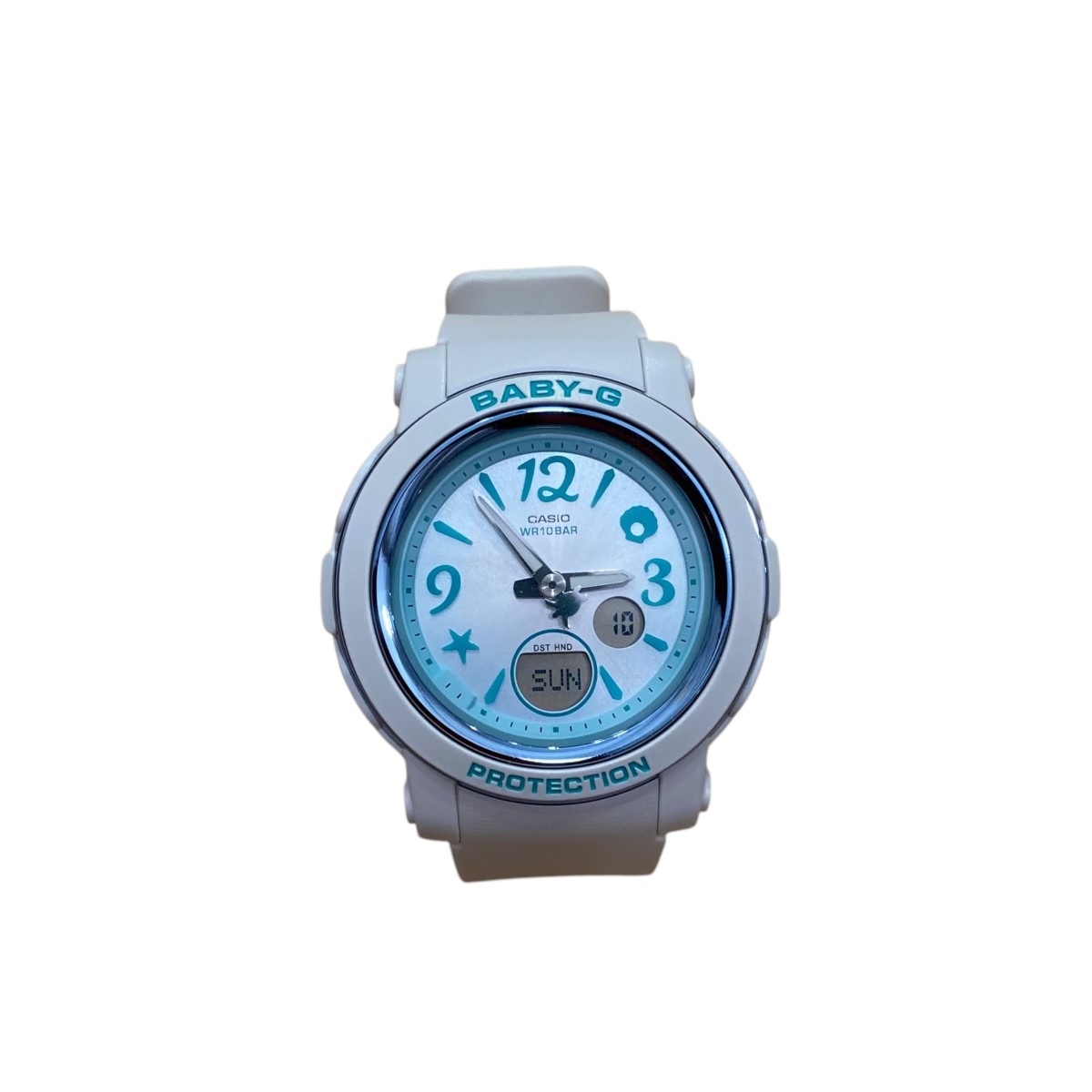 この商品はオンライン限定商品です。 SJXQ ご注文頂く前に必ずご確認下さい ■商品状態のランクについて 商品の状態はS〜Dまでのランク表記をさせて頂いておりますが、あくまで目安としてお受け取りください。 ■商品の表記カラーについて 掲載商品の色味はできる限り現品を再現するように心がけておりますが、ご利用のモニター環境により、実物と多少異なる場合がございます。予めご了承下さいませ。 ■商品の詳細サイズについて 実際に測ったサイズは作業上、または素材の特性上、1〜2cmの誤差が生じる場合がございますので、予めご了承くださいませ。 ■商品の在庫について 在庫数の更新は随時行っておりますが、お買い上げ頂いた商品が品切れになってしまう場合がございます。ご迷惑をおかけ致しますが、予めご了承ください。 ※当店の商品は基本的に全て中古品となりますことをご了承下さい。多少でも商品に対し不安な点、ご不明な点等がございましたら、ご注文前にお問い合わせのうえご検討下さい。BABY-G/ベビージー 腕時計 BGA-290US 　 Gender type 　 Condition 　 商品詳細 詳細サイズケース縦　：約5cmケース横　：約4cm腕周り内周：約18cm 付属品箱付き 商品詳細ベビージーの腕時計 BGA-290USです。 ダメージ中古品の為若干の着用感がございます。ご理解の上ご検討ください。動作確認済み 　 ■商品の同梱発送に関して 同梱はすべてお断りさせて頂きます。 別注文をまとめて発送することはできません。 一注文ごとに送料・代金引き換え・振込み手数料が発生して参りますので、ご注文確定前にお買い物忘れがないか今一度ご確認下さい。 ■長期不在・受け取り拒否について お送りした商品につきましては、お客様の責任により必ずお受取り頂きますようお願い致します。 配送業者の保管期限（配送センター到着より約7日）を越えてもお受取り頂けない場合は、商品は返送されます。これにより当社が受けた損害は請求させて頂きます。 ●詳細はこちらから ■お支払いについて クレジットカード 代金引換 銀行振り込み ●決済に関する詳細はこちら 関連商品 同ブランド「ベビージー」の一覧を見る