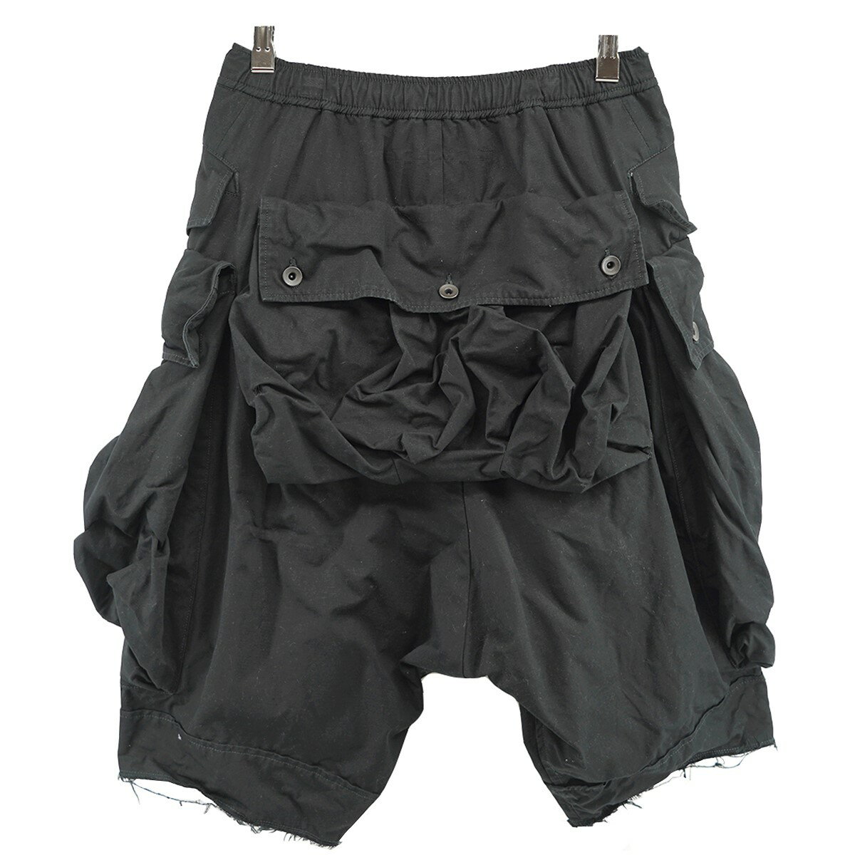 【中古】JULIUS21SS カーゴポケット フラップハーフパンツ 裾 切りっ放し 加工 ワイド ショーツ ブラック サイズ：2【価格見直し】