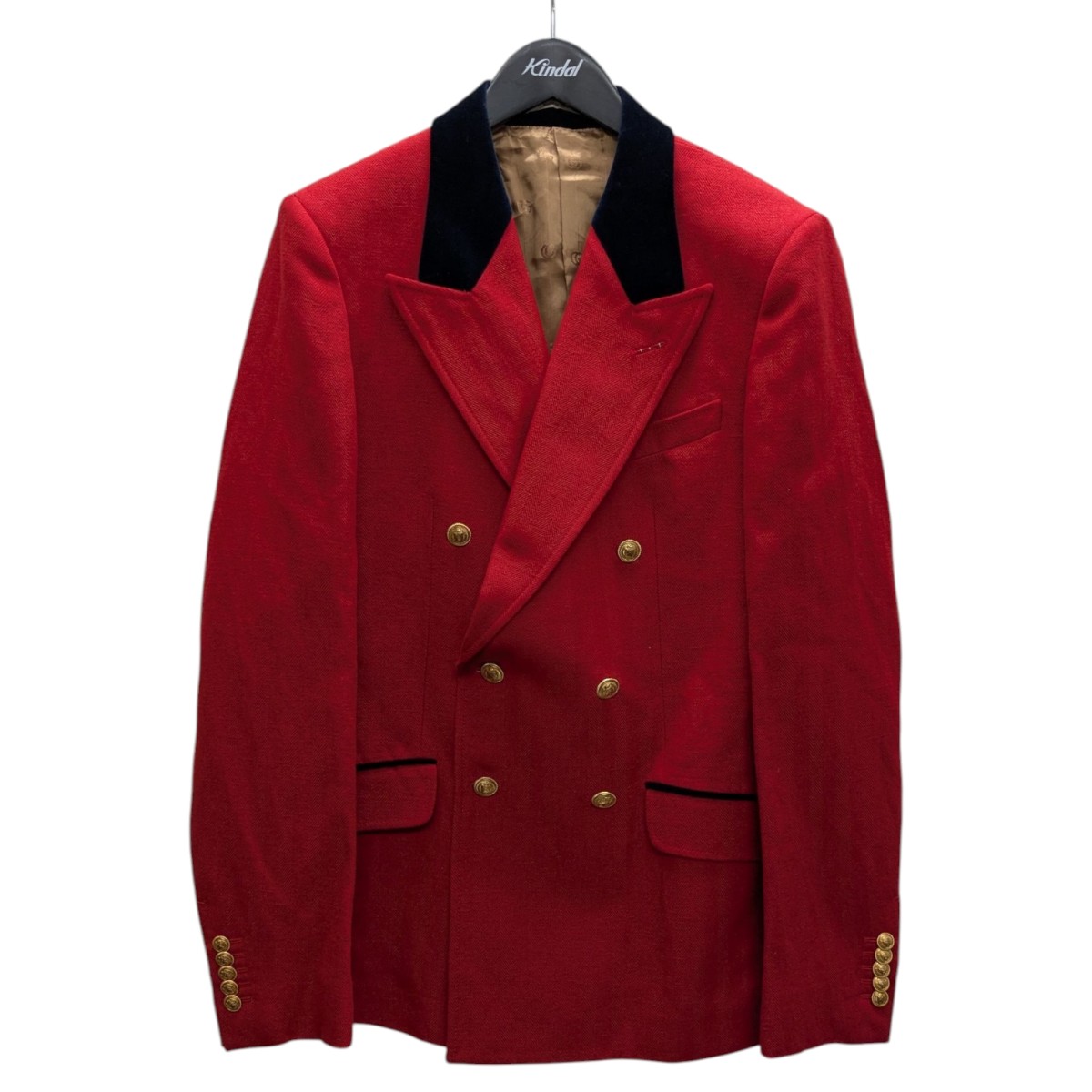 商品に関するお問い合わせ先はカインドオル原宿店(03-6438-1122)までどうぞ。 HJXG ご注文頂く前に必ずご確認下さい ■商品状態のランクについて 商品の状態はA〜Eまでのランク表記をさせて頂いておりますが、あくまで目安としてお受け取りください。 ■商品の表記カラーについて 掲載商品の色味はできる限り現品を再現するように心がけておりますが、ご利用のモニター環境により、実物と多少異なる場合がございます。予めご了承下さいませ。 ■商品の詳細サイズについて 実際に測ったサイズは作業上、または素材の特性上、1〜2cmの誤差が生じる場合がございますので、予めご了承くださいませ。 ■商品の在庫について 当店の商品は実店舗でも販売しております。在庫数の更新は随時行っておりますが、お買い上げ頂いた商品が品切れになってしまう場合がございます。ご迷惑をおかけ致しますが、予めご了承ください。 ※当店の商品は基本的に全て中古品となりますことをご了承下さい。多少でも商品に対し不安な点、ご不明な点等がございましたら、ご注文前にお問い合わせのうえご検討下さい。GUCCI/グッチ テーラードジャケット 721146 ZAFT8 レッド サイズ：48 　 Gender type 　 Condition 　 商品詳細 素材ウール×リネン カラーレッド 表記サイズ48 詳細サイズ着丈：約72cm肩幅：約43cm袖丈：約68cm身幅：約49cm裾幅：約56cm 付属品なし 商品詳細グッチのテーラードジャケット 721146 ZAFT8です。 ダメージ中古品ですのでユーズド感が若干ございます。ご理解の上ご検討ください。 　 ■商品の同梱発送に関して 同梱はすべてお断りさせて頂きます。 別注文をまとめて発送することはできません。 一注文ごとに送料・代金引き換え・振込み手数料が発生して参りますので、ご注文確定前にお買い物忘れがないか今一度ご確認下さい。 ■長期不在・受け取り拒否について お送りした商品につきましては、お客様の責任により必ずお受取り頂きますようお願い致します。 配送業者の保管期限（配送センター到着より約7日）を越えてもお受取り頂けない場合は、商品は返送されます。これにより当社が受けた損害は請求させて頂きます。 ●詳細はこちらから ■お支払いについて クレジットカード 代金引換 銀行振り込み ●決済に関する詳細はこちら 関連商品 同ブランド「グッチ」の一覧を見る