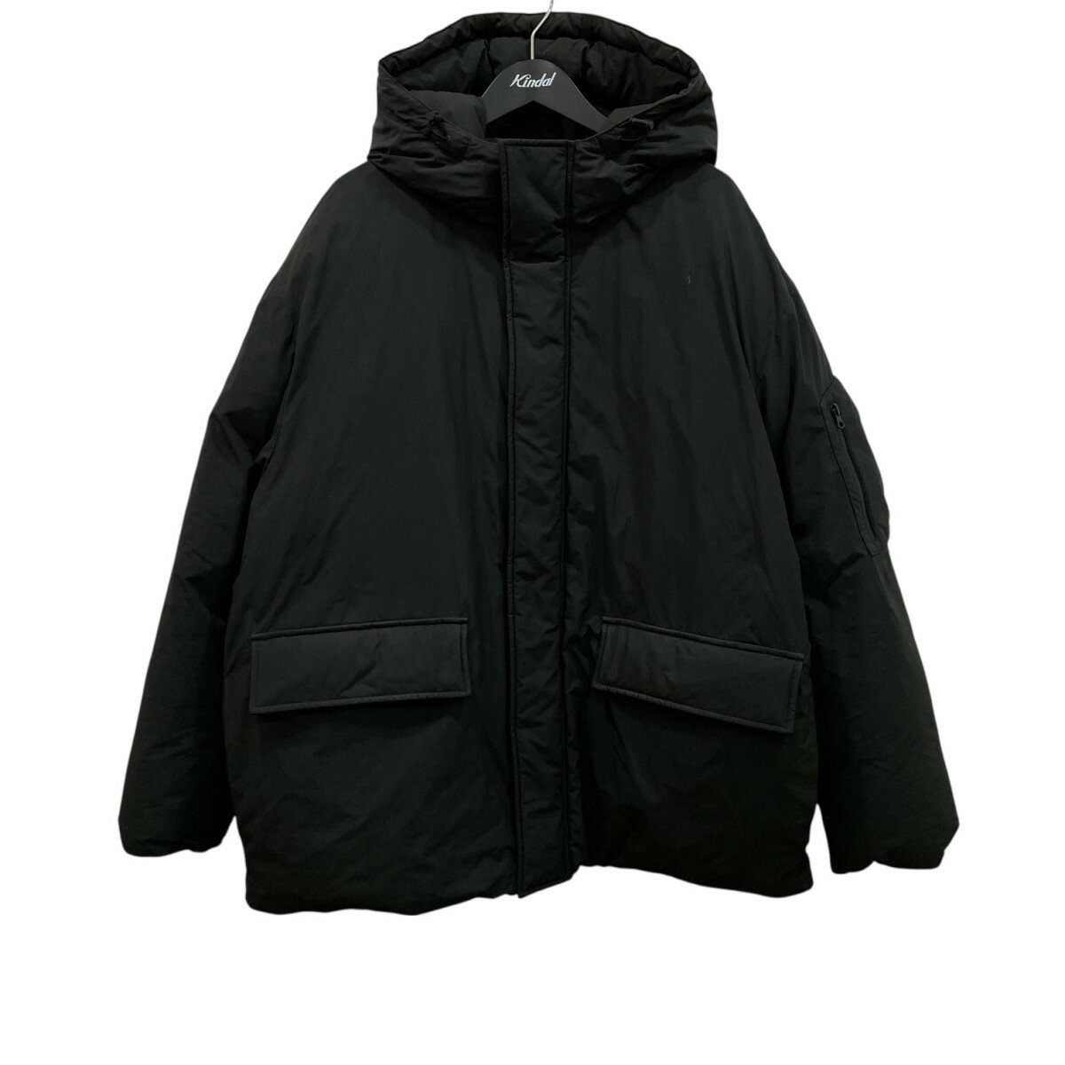 商品に関するお問い合わせ先はカインドオル堀江店(06-6533-1919)までどうぞ。 HRXJ ご注文頂く前に必ずご確認下さい ■商品状態のランクについて 商品の状態はA〜Eまでのランク表記をさせて頂いておりますが、あくまで目安としてお受け取りください。 ■商品の表記カラーについて 掲載商品の色味はできる限り現品を再現するように心がけておりますが、ご利用のモニター環境により、実物と多少異なる場合がございます。予めご了承下さいませ。 ■商品の詳細サイズについて 実際に測ったサイズは作業上、または素材の特性上、1〜2cmの誤差が生じる場合がございますので、予めご了承くださいませ。 ■商品の在庫について 当店の商品は実店舗でも販売しております。在庫数の更新は随時行っておりますが、お買い上げ頂いた商品が品切れになってしまう場合がございます。ご迷惑をおかけ致しますが、予めご了承ください。 ※当店の商品は基本的に全て中古品となりますことをご了承下さい。多少でも商品に対し不安な点、ご不明な点等がございましたら、ご注文前にお問い合わせのうえご検討下さい。BURBERRY/バーバリー 中綿ジャケット 8072929 ブラック サイズ：L 　 Gender type 　 Condition 　 商品詳細 素材ポリエステル カラーブラック 表記サイズL 詳細サイズ着丈：約80cm裄丈：約96cm身幅：約74cm裾幅：約70cm 付属品なし 商品詳細バーバリーの中綿ジャケット 8072929です。 ダメージ少々使用感が感じられる他、袖口・首元・フロントにスレが確認出来ます。 　 ■商品の同梱発送に関して 同梱はすべてお断りさせて頂きます。 別注文をまとめて発送することはできません。 一注文ごとに送料・代金引き換え・振込み手数料が発生して参りますので、ご注文確定前にお買い物忘れがないか今一度ご確認下さい。 ■長期不在・受け取り拒否について お送りした商品につきましては、お客様の責任により必ずお受取り頂きますようお願い致します。 配送業者の保管期限（配送センター到着より約7日）を越えてもお受取り頂けない場合は、商品は返送されます。これにより当社が受けた損害は請求させて頂きます。 ●詳細はこちらから ■お支払いについて クレジットカード 代金引換 銀行振り込み ●決済に関する詳細はこちら 関連商品 同ブランド「バーバリー」の一覧を見る