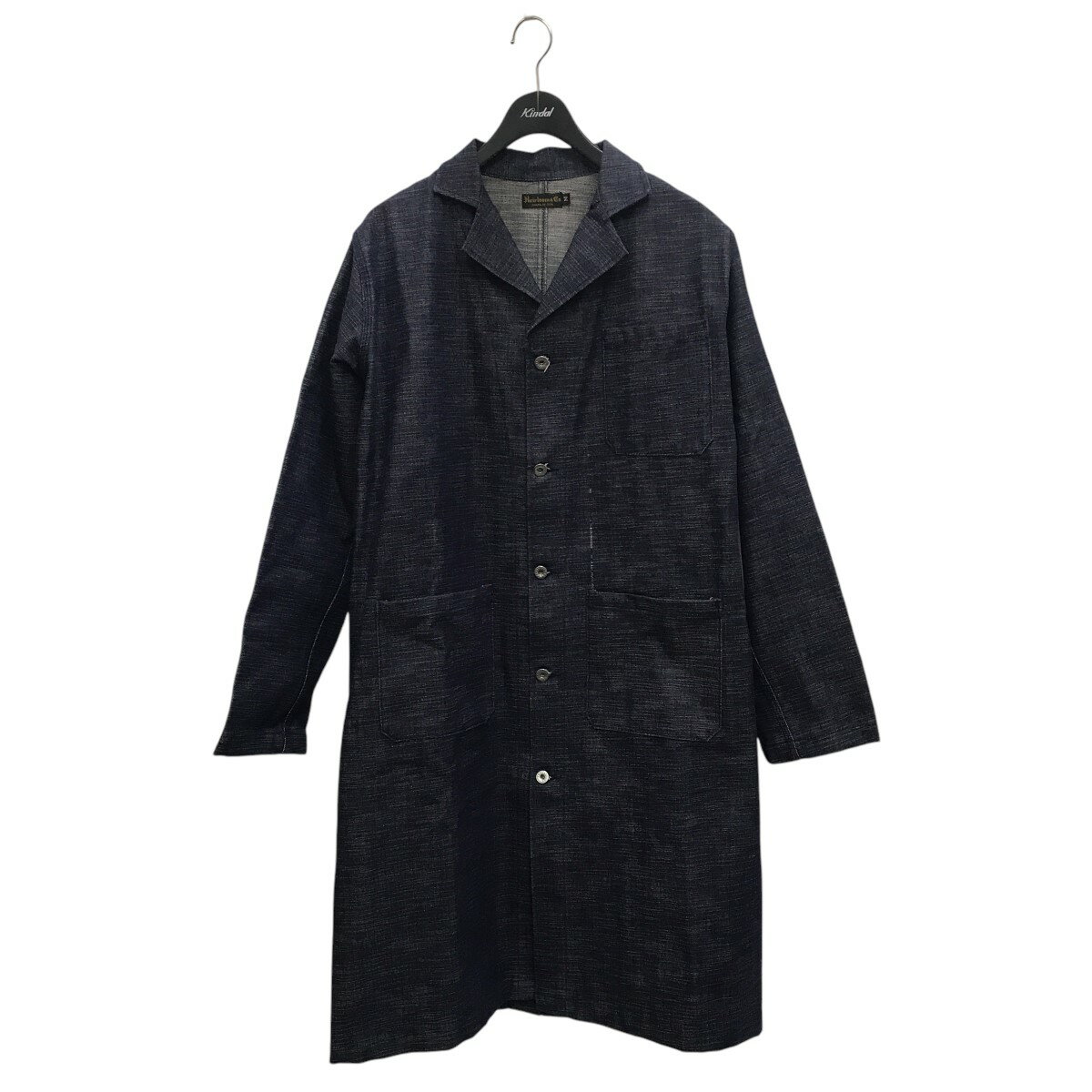 商品に関するお問い合わせ先はカインドオルフレスポ東大阪店(06-6745-1188)までどうぞ。 FSXG ご注文頂く前に必ずご確認下さい ■商品状態のランクについて 商品の状態はA〜Eまでのランク表記をさせて頂いておりますが、あくまで目安としてお受け取りください。 ■商品の表記カラーについて 掲載商品の色味はできる限り現品を再現するように心がけておりますが、ご利用のモニター環境により、実物と多少異なる場合がございます。予めご了承下さいませ。 ■商品の詳細サイズについて 実際に測ったサイズは作業上、または素材の特性上、1〜2cmの誤差が生じる場合がございますので、予めご了承くださいませ。 ■商品の在庫について 当店の商品は実店舗でも販売しております。在庫数の更新は随時行っておりますが、お買い上げ頂いた商品が品切れになってしまう場合がございます。ご迷惑をおかけ致しますが、予めご了承ください。 ※当店の商品は基本的に全て中古品となりますことをご了承下さい。多少でも商品に対し不安な点、ご不明な点等がございましたら、ご注文前にお問い合わせのうえご検討下さい。Heirloom＆Co/エアールーム＆コー デニムコート ネイビー サイズ：M 　 Gender type 　 Condition 　 商品詳細 素材コットン カラーネイビー 表記サイズM 詳細サイズ着丈：約109cm肩幅：約43cm袖丈：約64cm身幅：約51cm裾幅：約62cm 付属品なし 商品詳細エアールーム＆コーのデニムコートです。 ダメージフロント傷が見受けられます。USED品である事をご理解の上ご検討下さい。 　 ■商品の同梱発送に関して 同梱はすべてお断りさせて頂きます。 別注文をまとめて発送することはできません。 一注文ごとに送料・代金引き換え・振込み手数料が発生して参りますので、ご注文確定前にお買い物忘れがないか今一度ご確認下さい。 ■長期不在・受け取り拒否について お送りした商品につきましては、お客様の責任により必ずお受取り頂きますようお願い致します。 配送業者の保管期限（配送センター到着より約7日）を越えてもお受取り頂けない場合は、商品は返送されます。これにより当社が受けた損害は請求させて頂きます。 ●詳細はこちらから ■お支払いについて クレジットカード 代金引換 銀行振り込み ●決済に関する詳細はこちら 関連商品 同ブランド「エアールーム＆コー」の一覧を見る