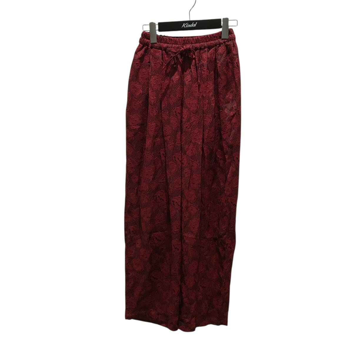 商品に関するお問い合わせ先はカインドオル銀座店(03-5962-8099)までどうぞ。 GZXG ご注文頂く前に必ずご確認下さい ■商品状態のランクについて 商品の状態はA〜Eまでのランク表記をさせて頂いておりますが、あくまで目安としてお受け取りください。 ■商品の表記カラーについて 掲載商品の色味はできる限り現品を再現するように心がけておりますが、ご利用のモニター環境により、実物と多少異なる場合がございます。予めご了承下さいませ。 ■商品の詳細サイズについて 実際に測ったサイズは作業上、または素材の特性上、1〜2cmの誤差が生じる場合がございますので、予めご了承くださいませ。 ■商品の在庫について 当店の商品は実店舗でも販売しております。在庫数の更新は随時行っておりますが、お買い上げ頂いた商品が品切れになってしまう場合がございます。ご迷惑をおかけ致しますが、予めご了承ください。 ※当店の商品は基本的に全て中古品となりますことをご了承下さい。多少でも商品に対し不安な点、ご不明な点等がございましたら、ご注文前にお問い合わせのうえご検討下さい。FUMIE=TANAKA/フミエタナカ 25AW【flower jqa】 フラワージャガードパンツ F25A-44 レッド サイズ：1 Gender type 　 Condition 　 商品詳細 素材アクリル　レーヨン カラーレッド 表記サイズ1 詳細サイズウエスト：約56cm股上　　：約35cmレングス：約70cmもも幅　：約36cm裾幅　　：約23cmヒップ　：約37cm 付属品なし 商品詳細フミエタナカの25AW【flower jqa】 フラワージャガードパンツ F25A-44です。 ダメージユーズド感が少しございますが目立たない程度です。なお、若干の小傷・小汚れなどご理解の上御検討下さい。 　 ■商品の同梱発送に関して 同梱はすべてお断りさせて頂きます。 別注文をまとめて発送することはできません。 一注文ごとに送料・代金引き換え・振込み手数料が発生して参りますので、ご注文確定前にお買い物忘れがないか今一度ご確認下さい。 ■長期不在・受け取り拒否について お送りした商品につきましては、お客様の責任により必ずお受取り頂きますようお願い致します。 配送業者の保管期限（配送センター到着より約7日）を越えてもお受取り頂けない場合は、商品は返送されます。これにより当社が受けた損害は請求させて頂きます。 ●詳細はこちらから ■お支払いについて クレジットカード 代金引換 銀行振り込み ●決済に関する詳細はこちら 関連商品 同ブランド「フミエタナカ」の一覧を見る