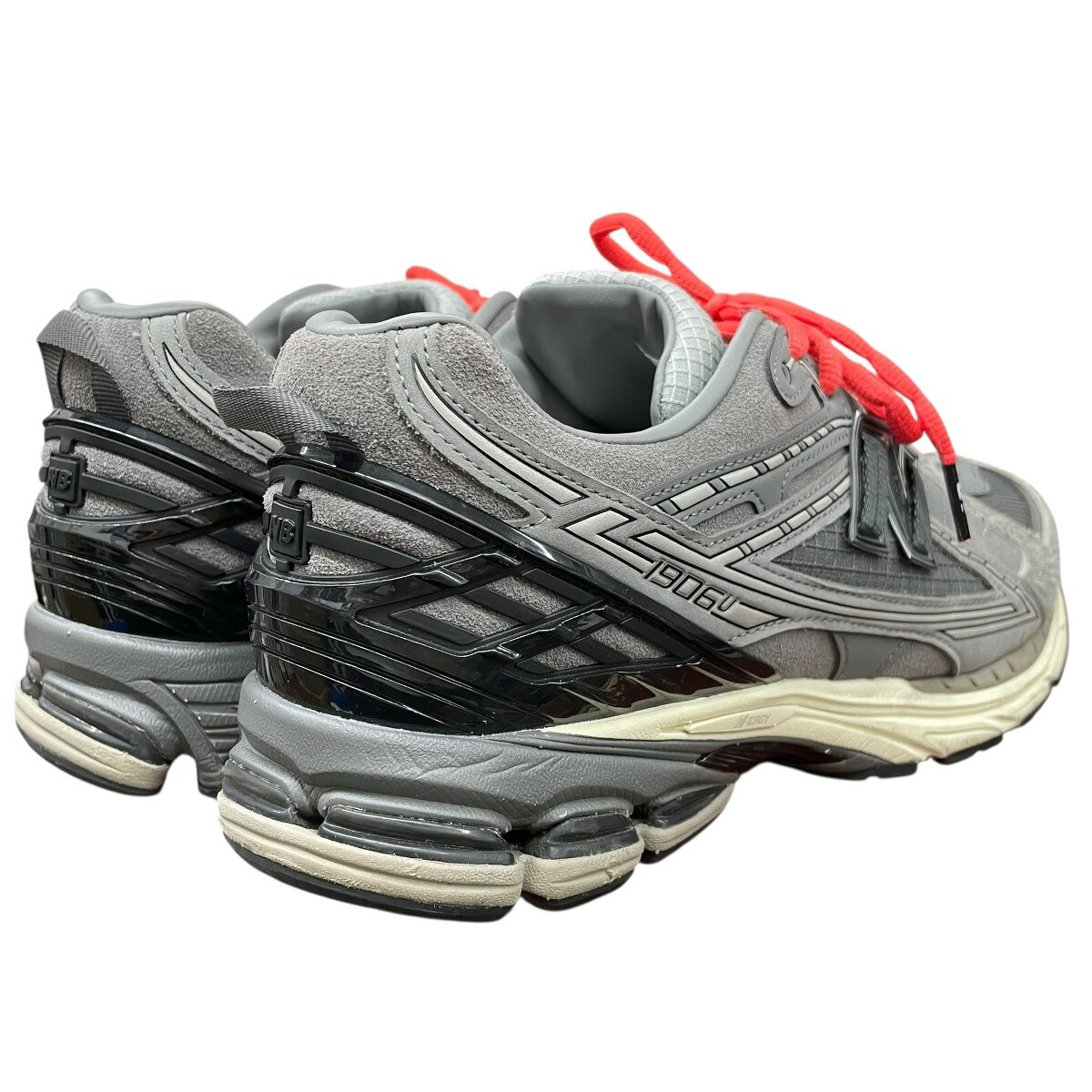 ブランド古着のカインドオルの【中古】NEW BALANCE×N．HOOLYWOOD×INVINCIBLEスニーカー U1906NGC グレー サイズ：28.5【価格見直し】｜アングル2