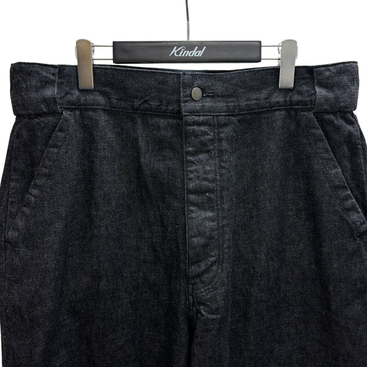 ブランド古着のカインドオルの【中古】FOG ESSENTIALS　バックロゴデニムワークパンツ ブラック サイズ：36 【210526】（エフオージーエッセンシャルズ）｜アングル2