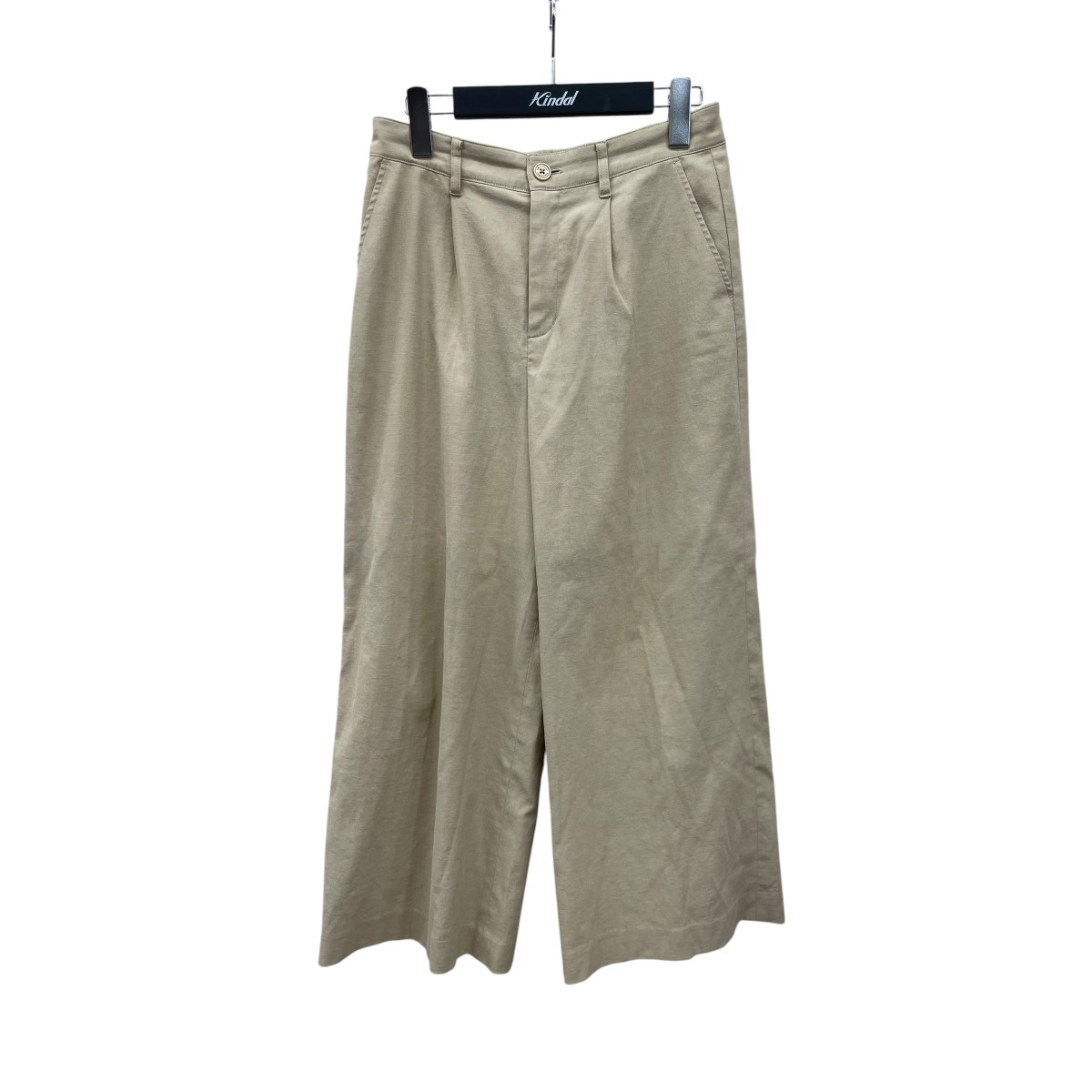 商品に関するお問い合わせ先はカインドオル明石店(078-924-6688)までどうぞ。 AKXC ご注文頂く前に必ずご確認下さい ■商品状態のランクについて 商品の状態はA〜Eまでのランク表記をさせて頂いておりますが、あくまで目安としてお受け取りください。 ■商品の表記カラーについて 掲載商品の色味はできる限り現品を再現するように心がけておりますが、ご利用のモニター環境により、実物と多少異なる場合がございます。予めご了承下さいませ。 ■商品の詳細サイズについて 実際に測ったサイズは作業上、または素材の特性上、1〜2cmの誤差が生じる場合がございますので、予めご了承くださいませ。 ■商品の在庫について 当店の商品は実店舗でも販売しております。在庫数の更新は随時行っておりますが、お買い上げ頂いた商品が品切れになってしまう場合がございます。ご迷惑をおかけ致しますが、予めご了承ください。 ※当店の商品は基本的に全て中古品となりますことをご了承下さい。多少でも商品に対し不安な点、ご不明な点等がございましたら、ご注文前にお問い合わせのうえご検討下さい。MACKINTOSH PHILOSOPHY/マッキントッシュフィロソフィー DRY OXFORD ワイドパンツ H5R20-780-40 ベージュ サイズ：40 Gender type 　 Condition 　 商品詳細 素材ポリエステル　綿 カラーベージュ 表記サイズ40 詳細サイズウエスト：約73cm股上　　：約28cmレングス：約55cmもも幅　：約31cm裾幅　　：約29cmヒップ　：約49cm 付属品なし 商品詳細マッキントッシュフィロソフィーのDRY OXFORD ワイドパンツ H5R20-780-40です。 ダメージ後ろ引っ掻き等の使用感があり、ダメージが見受けられる状態です。※ダメージ内容を十分ご確認の上ご検討ください。 　 ■商品の同梱発送に関して 同梱はすべてお断りさせて頂きます。 別注文をまとめて発送することはできません。 一注文ごとに送料・代金引き換え・振込み手数料が発生して参りますので、ご注文確定前にお買い物忘れがないか今一度ご確認下さい。 ■長期不在・受け取り拒否について お送りした商品につきましては、お客様の責任により必ずお受取り頂きますようお願い致します。 配送業者の保管期限（配送センター到着より約7日）を越えてもお受取り頂けない場合は、商品は返送されます。これにより当社が受けた損害は請求させて頂きます。 ●詳細はこちらから ■お支払いについて クレジットカード 代金引換 銀行振り込み ●決済に関する詳細はこちら 関連商品 同ブランド「マッキントッシュフィロソフィー」の一覧を見る