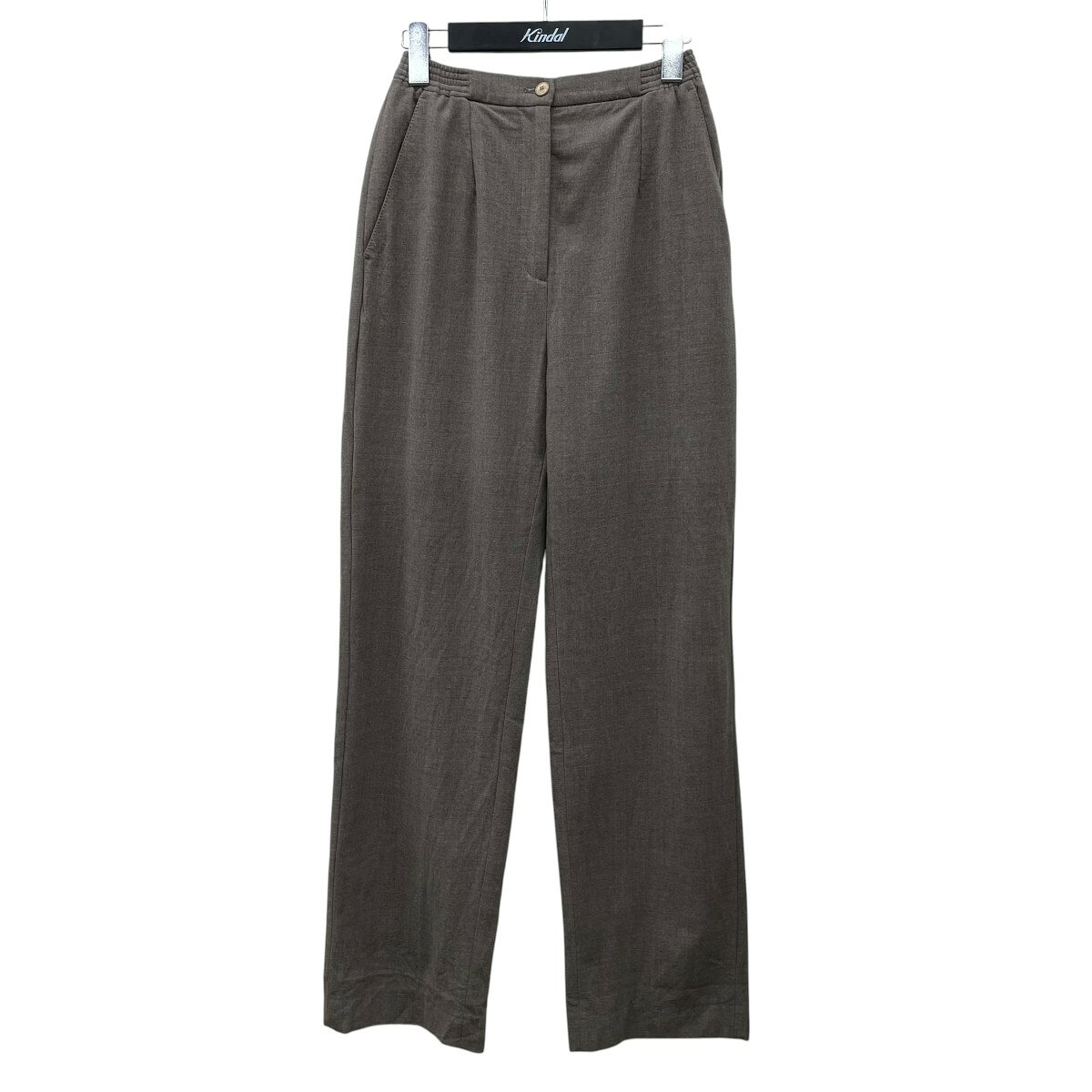 商品に関するお問い合わせ先はカインドオル明石店(078-924-6688)までどうぞ。 AKXF ご注文頂く前に必ずご確認下さい ■商品状態のランクについて 商品の状態はA〜Eまでのランク表記をさせて頂いておりますが、あくまで目安としてお受け取りください。 ■商品の表記カラーについて 掲載商品の色味はできる限り現品を再現するように心がけておりますが、ご利用のモニター環境により、実物と多少異なる場合がございます。予めご了承下さいませ。 ■商品の詳細サイズについて 実際に測ったサイズは作業上、または素材の特性上、1〜2cmの誤差が生じる場合がございますので、予めご了承くださいませ。 ■商品の在庫について 当店の商品は実店舗でも販売しております。在庫数の更新は随時行っておりますが、お買い上げ頂いた商品が品切れになってしまう場合がございます。ご迷惑をおかけ致しますが、予めご了承ください。 ※当店の商品は基本的に全て中古品となりますことをご了承下さい。多少でも商品に対し不安な点、ご不明な点等がございましたら、ご注文前にお問い合わせのうえご検討下さい。CellarDoor/セラードアー ワイドパンツ ベージュ Gender type 　 Condition 　 商品詳細 素材ウール、キュプラ カラーベージュ 詳細サイズウエスト：約60cm股上　　：約31cmレングス：約76cmもも幅　：約28cm裾幅　　：約22cmヒップ　：約47cm 付属品なし 商品詳細セラードアーのワイドパンツです。 ダメージ一般的なUSED品としての状態です。※日常使用レベルのダメージはございます。USED品にご理解の上ご検討ください。 　 ■商品の同梱発送に関して 同梱はすべてお断りさせて頂きます。 別注文をまとめて発送することはできません。 一注文ごとに送料・代金引き換え・振込み手数料が発生して参りますので、ご注文確定前にお買い物忘れがないか今一度ご確認下さい。 ■長期不在・受け取り拒否について お送りした商品につきましては、お客様の責任により必ずお受取り頂きますようお願い致します。 配送業者の保管期限（配送センター到着より約7日）を越えてもお受取り頂けない場合は、商品は返送されます。これにより当社が受けた損害は請求させて頂きます。 ●詳細はこちらから ■お支払いについて クレジットカード 代金引換 銀行振り込み ●決済に関する詳細はこちら 関連商品 同ブランド「セラードアー」の一覧を見る