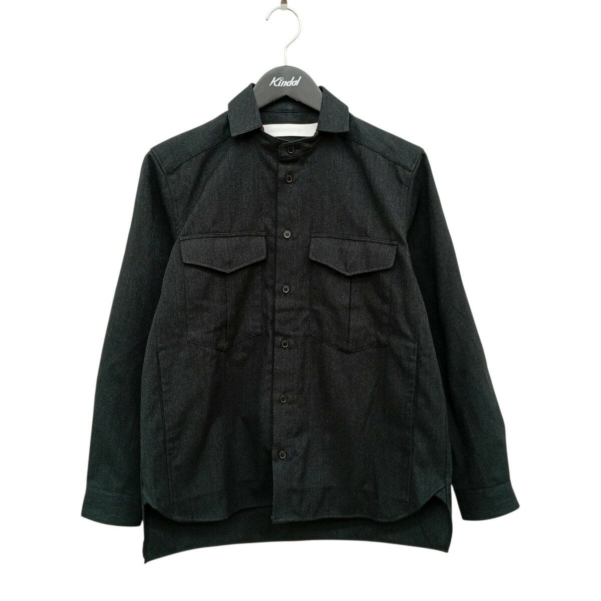 商品に関するお問い合わせ先はカインドオルフレスポ東大阪店(06-6745-1188)までどうぞ。 FSXG ご注文頂く前に必ずご確認下さい ■商品状態のランクについて 商品の状態はA〜Eまでのランク表記をさせて頂いておりますが、あくまで目安としてお受け取りください。 ■商品の表記カラーについて 掲載商品の色味はできる限り現品を再現するように心がけておりますが、ご利用のモニター環境により、実物と多少異なる場合がございます。予めご了承下さいませ。 ■商品の詳細サイズについて 実際に測ったサイズは作業上、または素材の特性上、1〜2cmの誤差が生じる場合がございますので、予めご了承くださいませ。 ■商品の在庫について 当店の商品は実店舗でも販売しております。在庫数の更新は随時行っておりますが、お買い上げ頂いた商品が品切れになってしまう場合がございます。ご迷惑をおかけ致しますが、予めご了承ください。 ※当店の商品は基本的に全て中古品となりますことをご了承下さい。多少でも商品に対し不安な点、ご不明な点等がございましたら、ご注文前にお問い合わせのうえご検討下さい。ASEEDONCLOUD/アシードンクラウド 長袖シャツ 310172603 ブラック サイズ：XS Gender type 　 Condition 　 商品詳細 素材コットン　ウール カラーブラック 表記サイズXS 詳細サイズ着丈：約66cm肩幅：約41cm袖丈：約53cm身幅：約48cm裾幅：約48cm 付属品なし 商品詳細アシードンクラウドの長袖シャツ 310172603です。 ダメージ襟・袖口ヨゴレが見受けられます。USED品である事をご理解の上ご検討下さい。 　 ■商品の同梱発送に関して 同梱はすべてお断りさせて頂きます。 別注文をまとめて発送することはできません。 一注文ごとに送料・代金引き換え・振込み手数料が発生して参りますので、ご注文確定前にお買い物忘れがないか今一度ご確認下さい。 ■長期不在・受け取り拒否について お送りした商品につきましては、お客様の責任により必ずお受取り頂きますようお願い致します。 配送業者の保管期限（配送センター到着より約7日）を越えてもお受取り頂けない場合は、商品は返送されます。これにより当社が受けた損害は請求させて頂きます。 ●詳細はこちらから ■お支払いについて クレジットカード 代金引換 銀行振り込み ●決済に関する詳細はこちら 関連商品 同ブランド「アシードンクラウド」の一覧を見る
