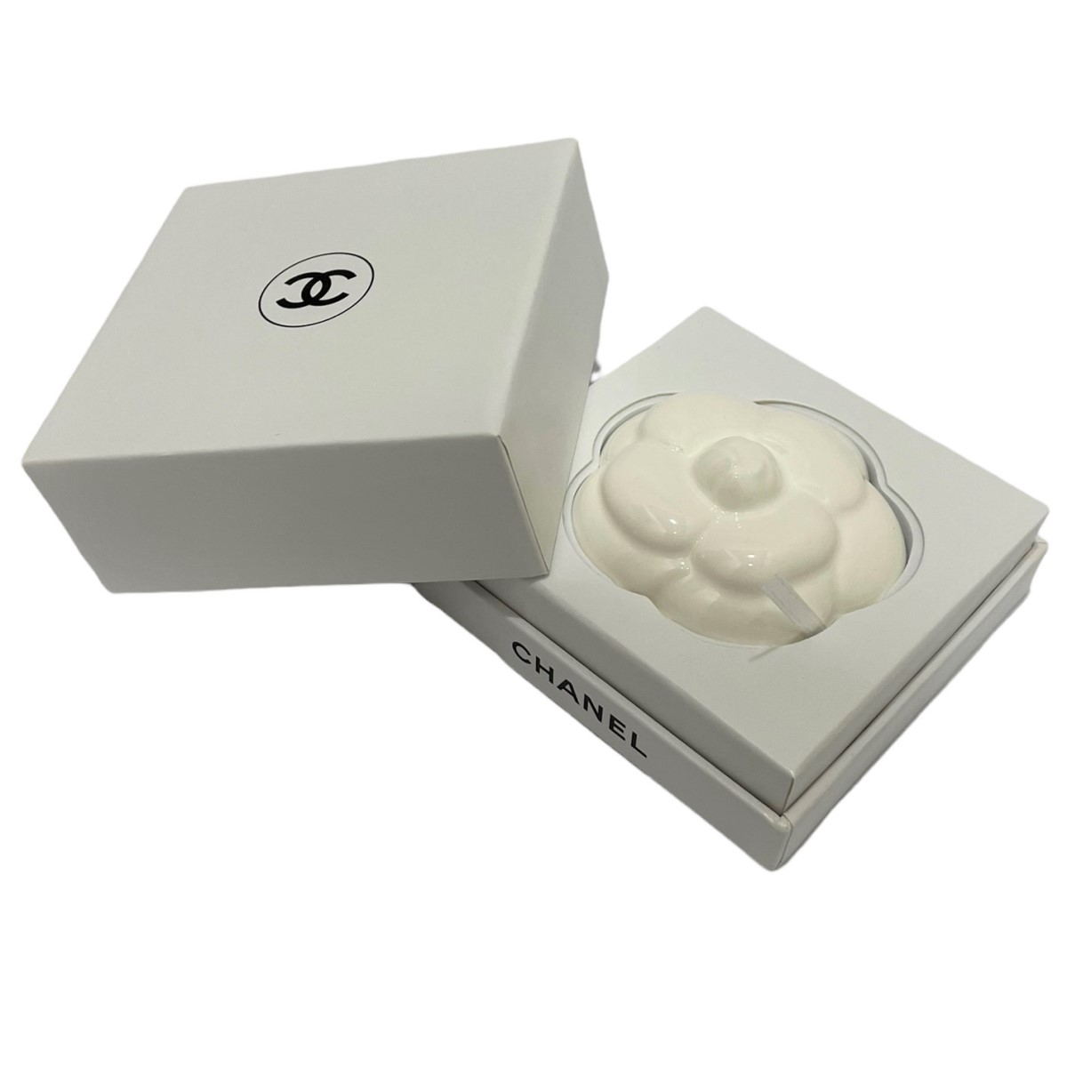 【中古】CHANEL カメリア セラミックペーパーウェイト ホワイト 【090522】（シャネル）