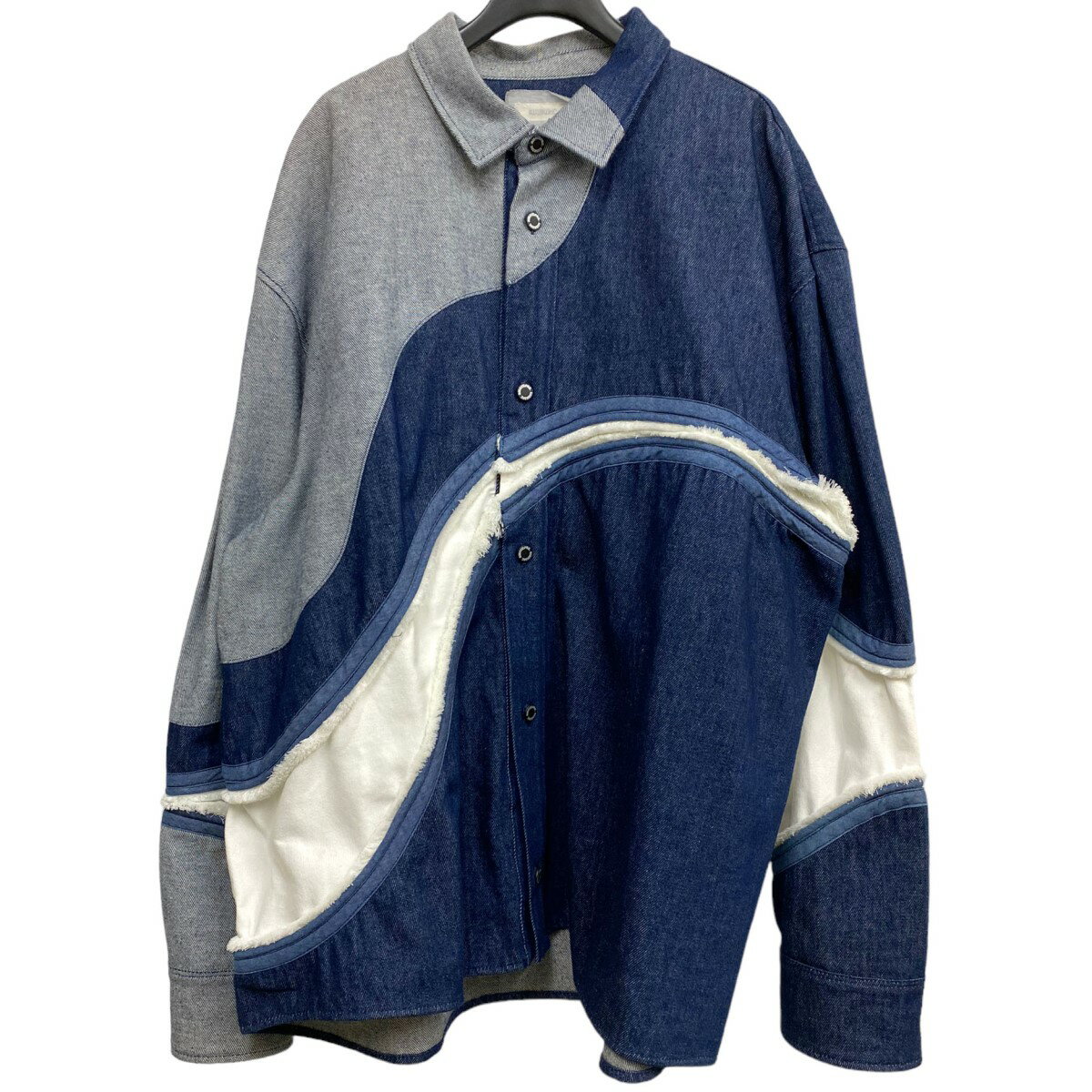 【中古】KUSIKOHC　22SS Panelled Button-Up Denim Shirt Jacket切替オーバーサイズデニムシャツジャケット インディゴ／程度B サイズ：M(オーバーサイズ) 【050624】（クシコック）のサムネイル
