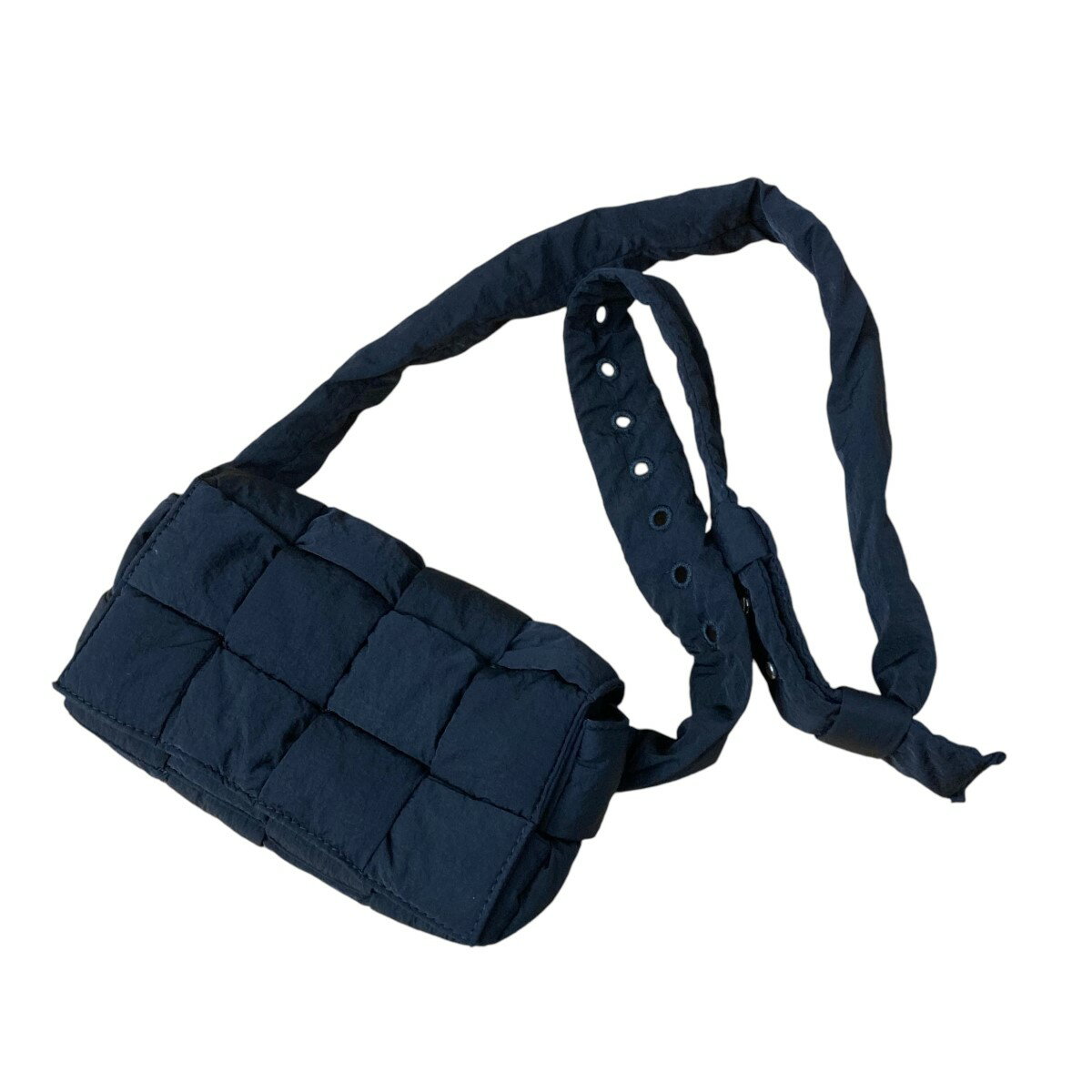 【中古】BOTTEGA VENETA カセットテックショルダーバッグ ブラック 【021224】(ボッテガヴェネタ)