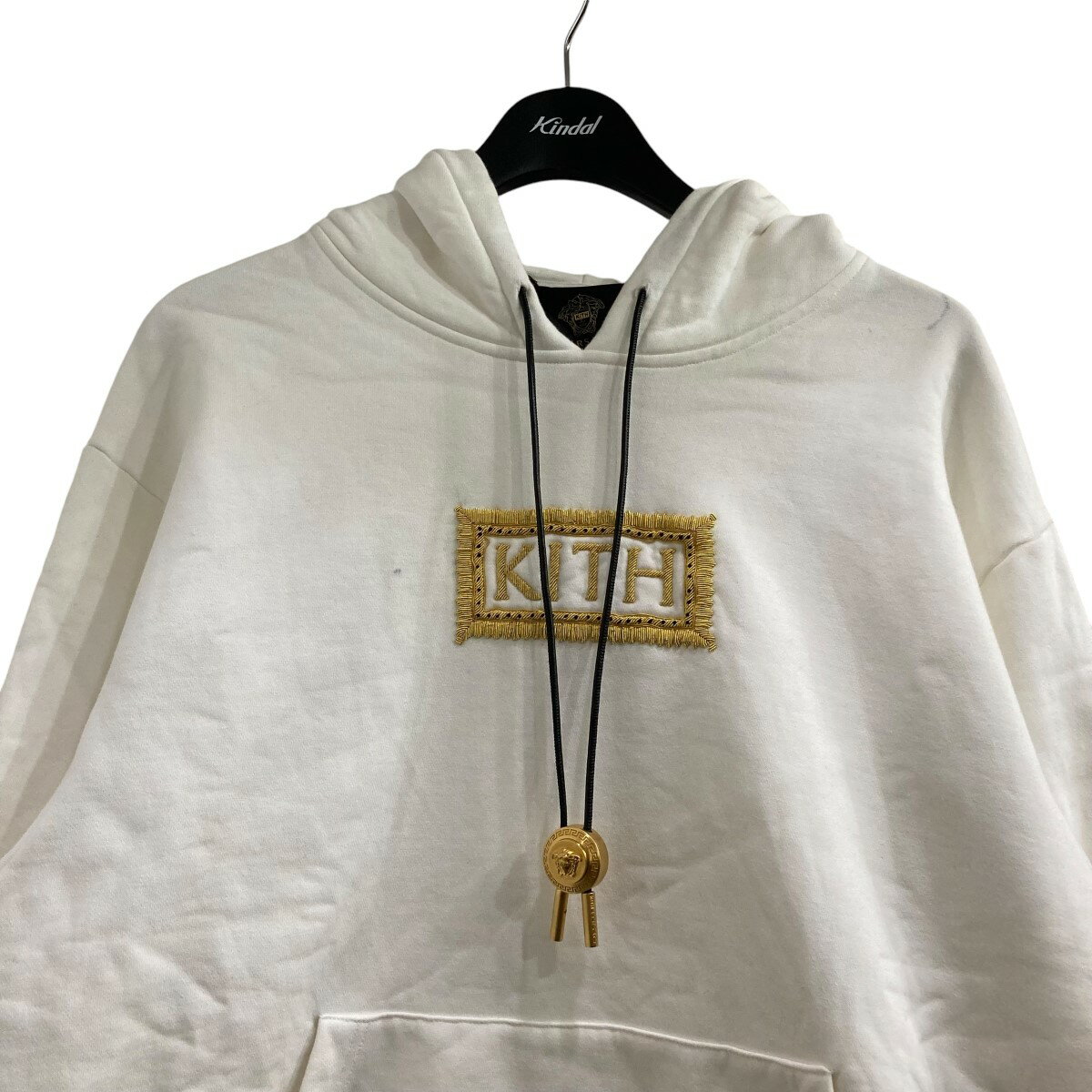 【中古】KITH×VERSACE　ボックスロゴパーカー A82640 ホワイト×ゴールド サイズ：XL 【010125】（キス×ヴェルサーチ）
