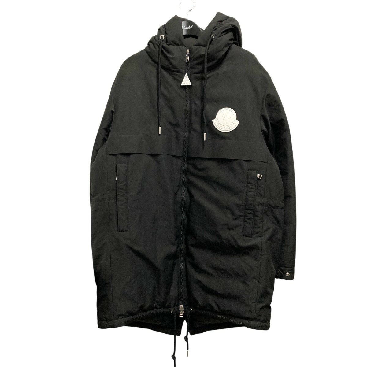 商品に関するお問い合わせ先はカインドオル和歌山店(073-454-3344)までどうぞ。 IWXA ご注文頂く前に必ずご確認下さい ■商品状態のランクについて 商品の状態はA〜Eまでのランク表記をさせて頂いておりますが、あくまで目安としてお受け取りください。 ■商品の表記カラーについて 掲載商品の色味はできる限り現品を再現するように心がけておりますが、ご利用のモニター環境により、実物と多少異なる場合がございます。予めご了承下さいませ。 ■商品の詳細サイズについて 実際に測ったサイズは作業上、または素材の特性上、1〜2cmの誤差が生じる場合がございますので、予めご了承くださいませ。 ■商品の在庫について 当店の商品は実店舗でも販売しております。在庫数の更新は随時行っておりますが、お買い上げ頂いた商品が品切れになってしまう場合がございます。ご迷惑をおかけ致しますが、予めご了承ください。 ※当店の商品は基本的に全て中古品となりますことをご了承下さい。多少でも商品に対し不安な点、ご不明な点等がございましたら、ご注文前にお問い合わせのうえご検討下さい。MONCLER/モンクレール CHARNIER ダウンジャケット E20914236005 ブラック サイズ：3 　 Gender type 　 Condition 　 商品詳細 素材ポリエステル【中綿】ダウン／フェザー カラーブラック 表記サイズ3 詳細サイズ着丈：約95cm肩幅：約55cm袖丈：約61cm身幅：約63cm裾幅：約64cm 付属品なし 商品詳細モンクレールのCHARNIER ダウンジャケット E20914236005 です。 ダメージ肩や裾に汚れが見受けられます。ユーズド商品となりますので多少の状態変化はご理解ください。 　 ■商品の同梱発送に関して 同梱はすべてお断りさせて頂きます。 別注文をまとめて発送することはできません。 一注文ごとに送料・代金引き換え・振込み手数料が発生して参りますので、ご注文確定前にお買い物忘れがないか今一度ご確認下さい。 ■長期不在・受け取り拒否について お送りした商品につきましては、お客様の責任により必ずお受取り頂きますようお願い致します。 配送業者の保管期限（配送センター到着より約7日）を越えてもお受取り頂けない場合は、商品は返送されます。これにより当社が受けた損害は請求させて頂きます。 ●詳細はこちらから ■お支払いについて クレジットカード 代金引換 銀行振り込み ●決済に関する詳細はこちら 関連商品 同ブランド「モンクレール」の一覧を見る