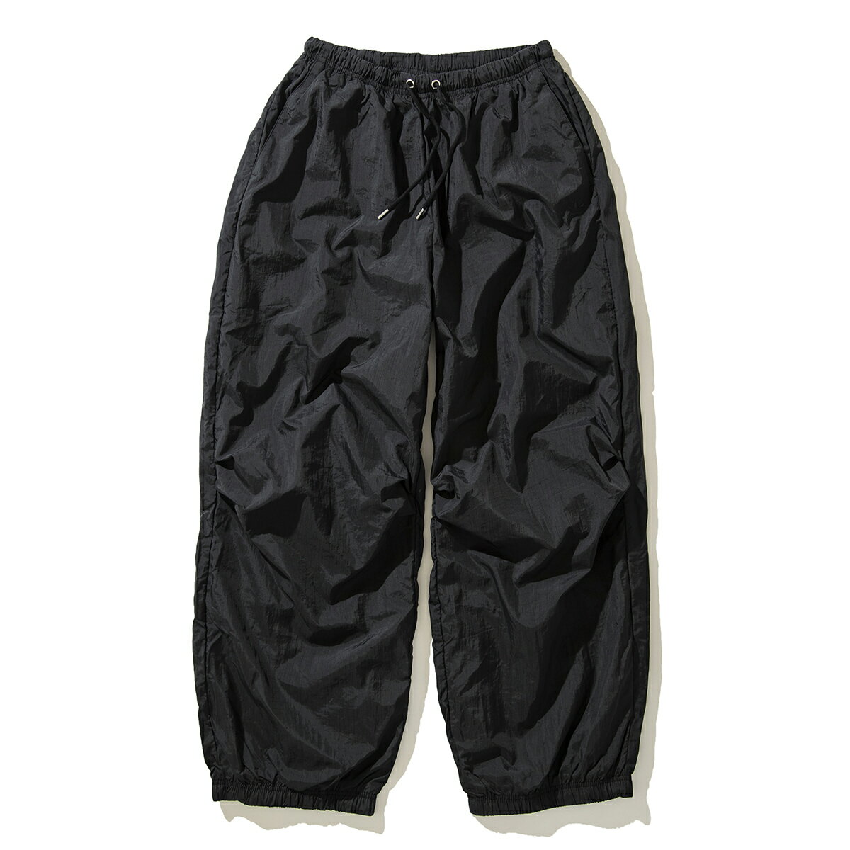 adidas Originals PREMIUM ESSENTIALS NYLON PARACHUTE PANTS(BLACK)(アディダス オリジナルス エッセンシャルズ ナイロン パラシュート パンツ)【メンズ レディース】【パラシュートパンツ ズボン ナイロン ドローコード 刺繍ロゴ】【24SS】