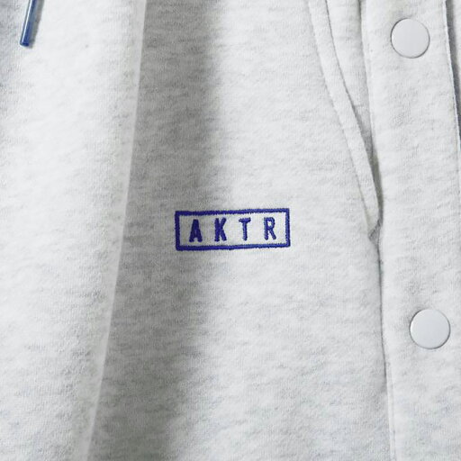【30%OFF】AKTR SIDE SNAP SWEAT PANTS(LIGHT GRAY)(アクター サイド スナップ スウェットパンツ)【メンズ レディース】【ボトムス バスケットボール 裾ボタン シンプル 裏起毛】【24FW】