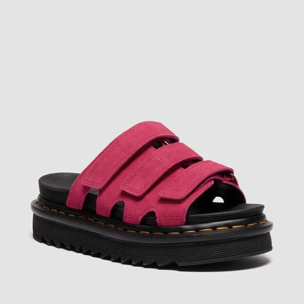 KineticsのDr. MARTENS RAINE SLIDE SANDAL (FUCHSIA PINK) (ドクターマーチン RAINE スライド サンダル)【レディース】【サンダル スライド ストラップ 軽量 快適 ピンク】【25FW】｜アングル2