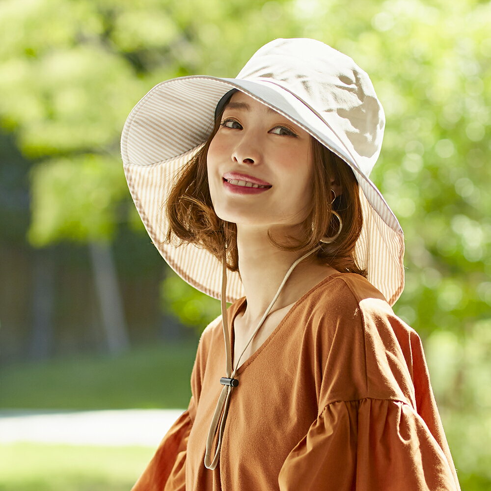 楽天キングベア楽天市場店【クーポン最大600円OFF!】在庫あり!!【定形外送料無料】顔が明るく映えるUVつば広帽子 ベージュ 帽子 ハット つば広 UV 頭囲/54～60cm 紫外線 フリーサイズ 日差し 折りたたみ コンパクト 携帯 メッシュ あご紐 サイズ調節 ウォーキング 散歩 アウトドア