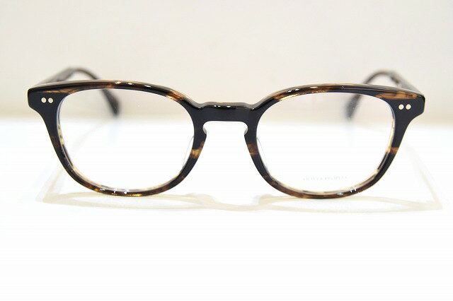「OLIVER PEOPLES(オリバーピープル)Sarver-LA COCO2」のメガネフレーム新品です。 OLIVER PEOPLESらしいクラシカルな雰囲気が魅力のセルフレームです。 無駄をそぎ落としたデザインで、癖が少なくとても使いやすいです。 レンズサイズ49mm、鼻幅20mm、全体幅137mmです。「OLIVER PEOPLES(オリバーピープル)Sarver-LA COCO2」のメガネフレーム新品です。