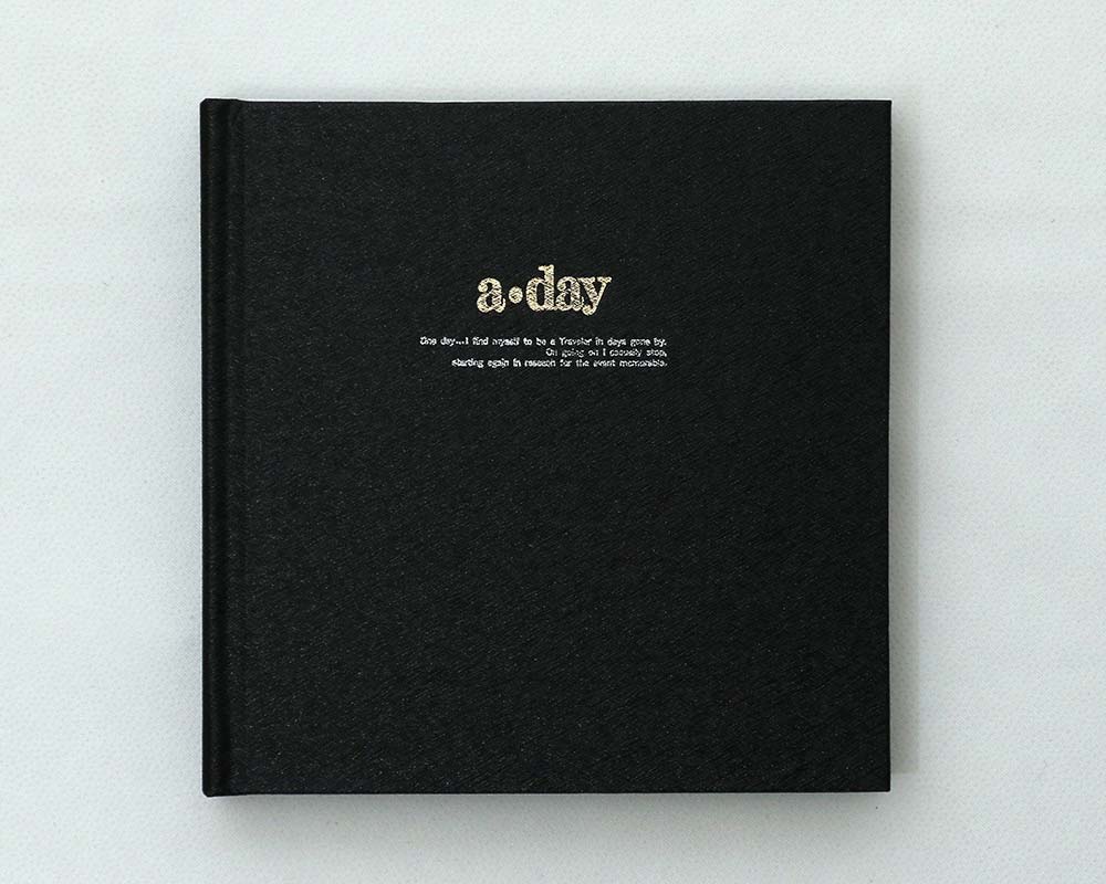 表紙外寸145×145mm　中枠外寸135×135mm用　中台紙ブラック中枠は別途お買い求めください。