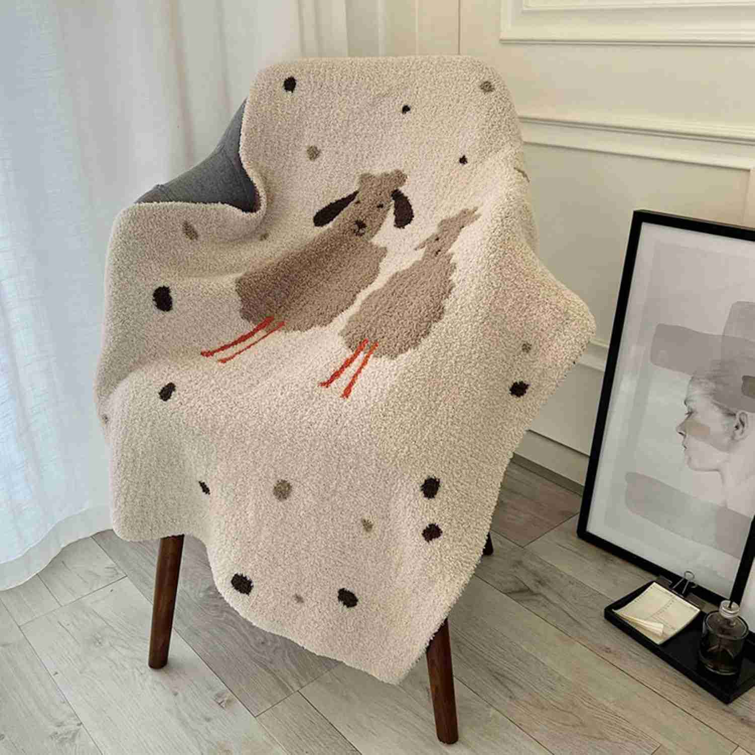 -------商品詳細-------?[製品仕様] サイズ：100*150cm 、75*100cm 蛍光剤と漂白剤などの有害物質を含まず、赤ちゃんのデリケートなお肌にとても安全で快適な状態で、赤ちゃんのお肌に最高のケアを提供します。?表面では可愛い柄の刺繍があって、単純な色より、寝室への感覚は少し変わります。裏面のシープボア素材が羊に触っているような手触りでふわふわやわらかいです。?幅広い用途：バスタオル、毛布、カーペット、ベビーカーなどに使用できます。上質な毛布は肌にやさしく温かいです。通気性に優れ、蒸れにくいので一年中快適にお使いいただけます。しなやかな手触りなので、ベビーバケツとしても重宝します。?丸洗いOK：洗濯機で洗えるので、気になった時にすぐに洗えます。液温は30度を限度とし、洗濯機の弱水流または弱い手洗いで洗ってください。折りたたんで保管するのは簡単です。undefinedベビーブランケット 子供毛布 可愛い 柔らかい キッズブランケット ベビーカー ニット 肌触り 柔らかい 保育園毛布 ふわふわ お昼寝カバー ひざ掛け 肩掛け 新生児 出産祝い 75cmx100cm "ベビーブランケット 子供毛布 可愛い 柔らかい キッズブランケット ベビーカー ニット 肌触り 柔らかい 保育園毛布 ふわふわ お昼寝カバー ひざ掛け 肩掛け 新生児 出産祝い 75cmx100cm ベビーブランケット 子供毛布 可愛い"メーカー希望小売価格はメーカーカタログに基づいて掲載しています