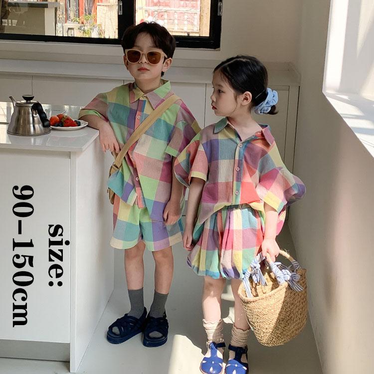 【素材】：綿【カラー】：写真色（男の子）、写真色（女の子）【サイズ】：90-150cm注意事項:※ 平置き素人採寸ですので多少の誤差はご容赦下さい。※ モニタ環境によって、商品の色合いが多少違う場合があります。※ 少々匂いがありますが、置いたままで2-3日くらいになくなりますので、ご安心ください。※ 発送時も簡易梱包の為、お受け取り時にたたみ皺が有ると思いますが、ご了承ください。※ こちら未開封品に限り返品可能となります。（返送時送料はお客様にご負担頂いております。）関連キーワード：おしゃれ おすすめ 送料無料 子供服セットアップ キッズ 女の子 男の子 夏服 2点セット 上下セット チェック柄 半袖 おしゃれ 普段着 通学着 90-150cm おしゃれ 涼しい 通園 通学 旅行 お出かけ 兄弟 姉妹 双子 90/100/110/120/130/140/150cm韓国子供服セット キッズ 女の子 男の子 純綿 夏服 2点セット チェック柄 半袖 シャツ+ショートパンツ ベビー ジュニア 子ども 上下セットアップ ゆったり シャツ+ショートパンツ ジュニア ゆったり カジュアル 可愛い韓国子供服セット キッズ 女の子 男の子 純綿 夏服 2点セット チェック柄 半袖 シャツ+ショートパンツ ベビー ジュニア 子ども 上下セットアップ ゆったり シャツ+ショートパンツ ジュニア ゆったり カジュアル 可愛いメーカー希望小売価格はメーカーカタログに基づいて掲載しています