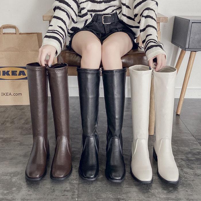 サイズ：22.5cm、23cm、23.5cm、24cm、24.5cmcm、25.0cm素材：合成皮革（素材の特質上、パーツや1足ごとにシワ感やムラ感、色の濃淡など風合いに差がございます。）関連キーワード：おしゃれ おすすめ 送料無料 ブーツ レディース ロングブーツ ローヒール 太ヒール 4cm ジョッキーブーツ エンジニアブーツ サイドジップ 膝丈 黒 ブラック 茶色 ホワイト 歩きやすい 痛くない 低反発 美脚 ブーツ 秋冬 春 夏 シンプル 靴 裏起毛 カジュアル 通勤 ダンスシューズ コスプレ靴ブーツ レディース ロングブーツ ローヒール 太ヒール 4cm ジョッキーブーツ エンジニアブーツ サイドジップ 膝丈 歩きやすい 痛くない 美脚 ブーツ 秋冬 裏起毛 低反発 シンプル カジュアル 通勤 ダンスシューズ コスプレ靴ブーツ レディース ロングブーツ ローヒール 太ヒール 4cm ジョッキーブーツ エンジニアブーツ サイドジップ 膝丈 歩きやすい 痛くない 美脚 ブーツ 秋冬 裏起毛 低反発 シンプル カジュアル 通勤 ダンスシューズ コスプレ靴メーカー希望小売価格はメーカーカタログに基づいて掲載しています