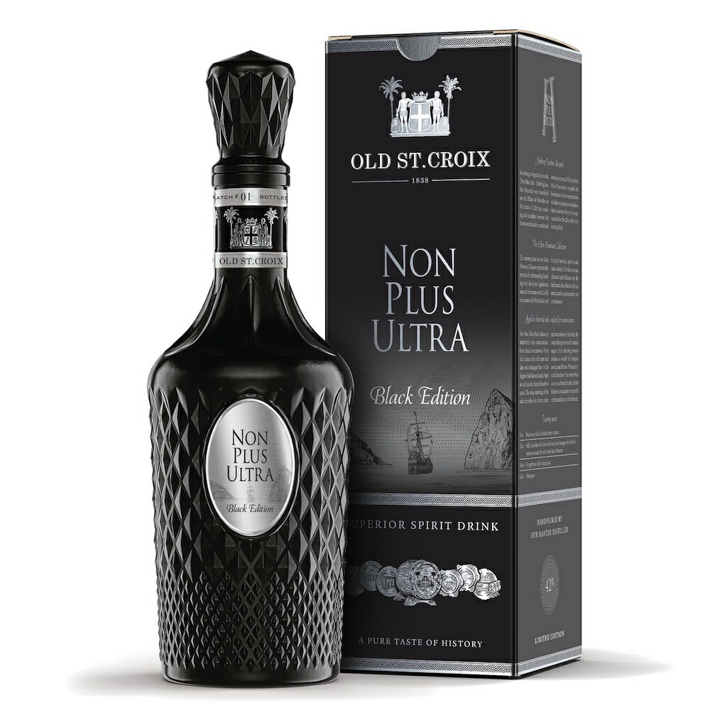 OLD ST. CROIX NON PLUS ULTRA Black Edition オールド セント クロイ ノンプルスウルトラ / ブラック・エディション ラム まるでミルクチョコレート！ 究極という名に相応しい、衝撃の美味しさのラム酒 「これ以上先はない＝究極」という意味を持つ「ノン・プルス・ウルトラ」と名付けられたコレクションは、その名の通り、他のラムと比べるとレベルの違いを感じる味わい。 風味と繊細さの限界を極限まで追求した、オールド セント クロイの最高級ブレンドシリーズ中でも、最も濃厚な味わいを誇るブラック・エディションは、カリブ海と中央アメリカの著名な蒸溜所から、選び抜かれた高級樽を使用し、強烈に焦がした古いバーボン樽で熟成されます。 その結果、濃厚なボディ、温かみのある輝き、そして際立つバランスを備えた、ダークでベルベットのような滑らかなブレンドが生まれたのです。 宝石のようにファセットカットされたゴージャスで美しい真っ黒なボトルに入ったラムは、そのルックスだけでも目を惹きますが、ひとくち味わえば、まるでミルクチョコレートのような、衝撃的とも言える美味しさを体感できます。 【テイスティングノート】 香り 桃とミルクチョコレート、バターキャラメルの、魅惑のダンス。 味わい アーモンドとオレンジのニュアンスを含んだ、非常に濃厚でクリーミーなミルクチョコレートの味わいにタンニンのニュアンスが続く。 フィニッシュ オレンジグレーズをかけたジンジャーブレッドのような美味しい余韻へと続く。 【商品情報】 カラー / マホガニー 原材料 / 水、サトウキビ、糖蜜 アルコール度数 / 42% 容量 / 700ml（箱入り） 原産国 / デンマークOLD ST. CROIX NON PLUS ULTRA Black Edition オールド セント クロイ ノンプルスウルトラ ブラック・エディション まるでミルクチョコレート！ 究極という名に相応しい、 濃厚でクリーミーなプレミアムラム 「これ以上先はない＝究極」 「NON PLUS ULTRA」の名を冠した、 オールド セント クロイ最高級ブレンドシリーズ。 ブラック・エディションは、シリーズの中でも 特に濃厚な味わいを誇る一本です。 濃厚で、ベルベットのように滑らか。 カリブ海と中央アメリカの著名な蒸溜所から 選び抜かれた高級樽を使用。 強烈に焦がした古いバーボン樽で熟成され、 濃厚なボディと温かみのある輝き、 そして際立つバランスを備えています。 まるでミルクチョコレート。 桃、ミルクチョコレート、バターキャラメル。 アーモンドとオレンジのニュアンス。 そしてオレンジグレーズをかけた ジンジャーブレッドのような余韻。 42% vol. / 700ml / 箱入り / デンマーク