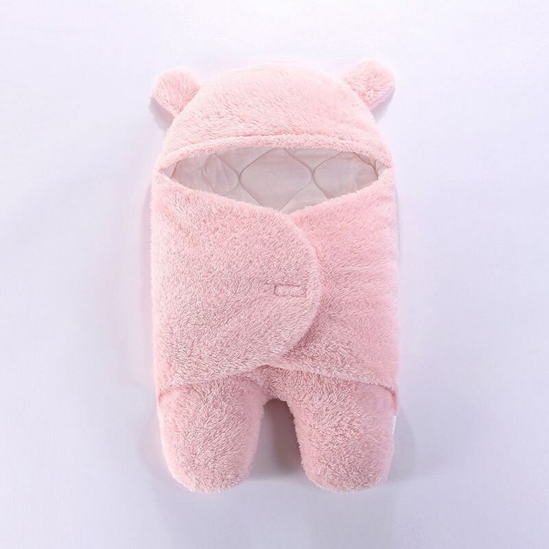 ベビーおくるみ 赤ちゃんおくるみ 新生児おくるみ ベビー服 ベビー寝袋 出掛け 見た目は可愛い 冬 新生児着ぐるみ 抱っこ布団 足付き 出産祝い 防寒 暖かい 柔らかい 綿 コットン フード付き ふわふわ もこもこ クマちゃん 肌に優しい 丸洗い 厚手【海外通販】