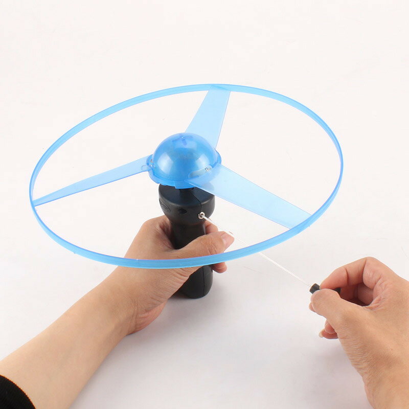 LED フラッシュ フライング Ufo おもちゃ キッズ フライング プレート LED おもちゃ アウトドア プレイセット ディスク おもちゃ LED Ufo おもちゃ 屋内外のおもちゃ 3個セット ランダムな色【海外通販】