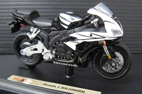 【只今ポイント2倍】Maisto Honda CBR1000RR 1/18 白/黒 ホンダ (バイク 模型 完成品 マイスト スケールライセンス オートバイ)