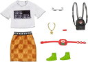 【本日ポイント2倍】バービー ファッションアクセサリーパック スーパーマリオ ホワイトTシャツ (Barbie Storytelling Fashion Pack of Doll Clothes Inspired by Super Mario: Graphic Tee, Patterned Skirt MATTEL GJG45 服 かばん 靴 アクセサリ)