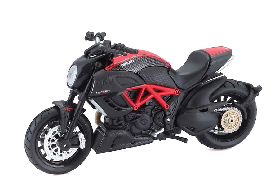 楽天王様のおもちゃ　楽天市場店【本日ポイント2倍】Maisto DUCATI Diavel Carbon 1/18 ドゥカティ （バイク 模型 完成品 マイスト スケールライセンス モデルバイク オートバイ）