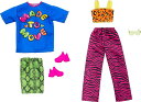 【本日ポイント2倍】バービー ファッションパック 2着セット (Made to Move Tシャツ)/洋服 アクセサリー 靴 (Barbie Clothes, Fashion and Accessory 2-Pack Dolls, 2 Vibrant Outfits with Styling Pieces for Complete Looks/ MATTEL/HJT36)