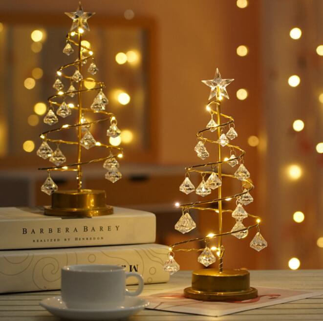 商品詳細 商品内容 クリスマス 商品特徴 クリスマス 仕様 付属品：無し 生産国：中国 サイズ サイズ：高さ：約30cm ※電池付属しておりません ●形、色、質感が、商品ページ上と実物で異なって見える場合がございます。予めご了承くださいませ。 商品について： ※製造中（縫製、染色など）により商品において色味や柄、サイズに若干の誤差や、生地を織る際に糸の継ぎ目や多少のほつれ等が生じる場合がございますが、品質上の問題ではございませんのでご了承の上お買い求めくださいませ。 ※手作り商品でございますから、画像と若干異なる場合も御座います。 ※モデルに使用している小物、アクセサリ等はセット内容に含まれません。 ※発送上の状態によって商品がシワになる場合がございます。予めご了承くださいませ。 発送について： ※即納商品以外で、メーカーから取り寄せを致しますので、7日間前後お時間を頂いております。 ※在庫確認、配送状況、休日を間にする事により、予定より遅くなる可能性がございます。 ※当店ではラッピングのサービスを行っておりません、ご了承くださいませ。 メールについて： ※メール返信とご注文対応は、平日10：00〜18：00頃に対応しております。 ※携帯メールでの登録は迷惑メールによりメールが届かない場合がございます。 返品について： ※返品ご希望の際は商品到着から7日以内に必ず当店までご連絡をお願いいたします。 ※ご連絡がない場合の返品はご遠慮ください。 ※ご連絡を頂けましたらスムーズに対応できますので、ご協力いただけますようお願い申し上げます。送料について※★複数在庫、追加可、何点でも同梱配送は可能です。北海道・沖縄・離島への配送は商品によって異なる別途送料がかかります。