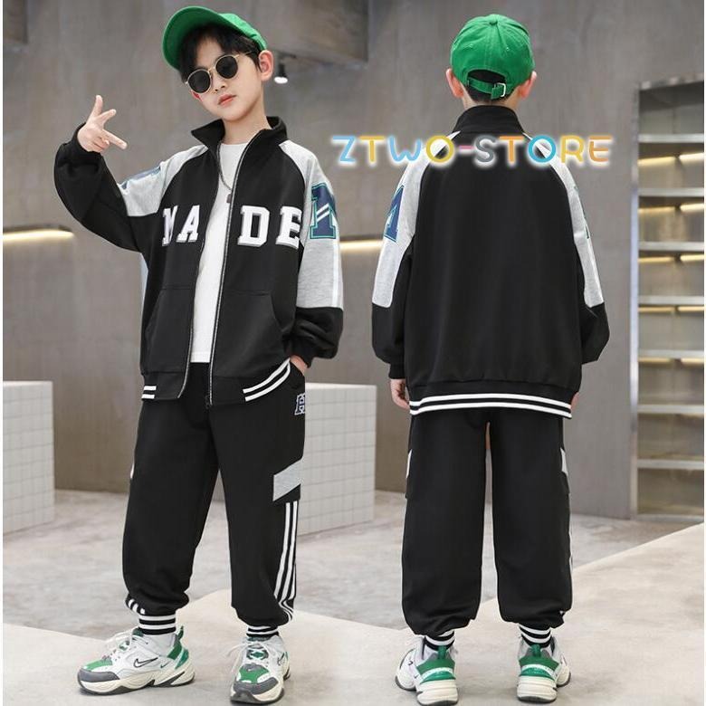 子供ジャージ 男の子 上下セット パーカー ジャケット セットアップ スポーツウェア キッズ 運動服 トレーニングウェア ジュニア■素材：綿■サイズ：（単位：cm）120：適応身長110cm130：適応身長120cm140：適応身長130cm150：適応身長140cm160：適応身長150cm170：適応身長160cmモデル身長130cm、体重28kg、140着用※がっちり体型のお子様に普段よりワンサイズ上をおすすめします。※機械による生産過程におきまして、どうしても生地を織る際の糸の継ぎ目や多少のほつれ、または色ムラなどが生じている場合がございます。※PC環境 光の具合により色 質感のイメージが画像と若干異なる場合がございますので予めご了承くださいませ。春夏秋冬/通学/旅行/外出/ピクニック/かわいい/カッコイイ/シンプル/子ども/おしゃれ/楽/カジュアル/プレゼント/誕生日/クリスマス