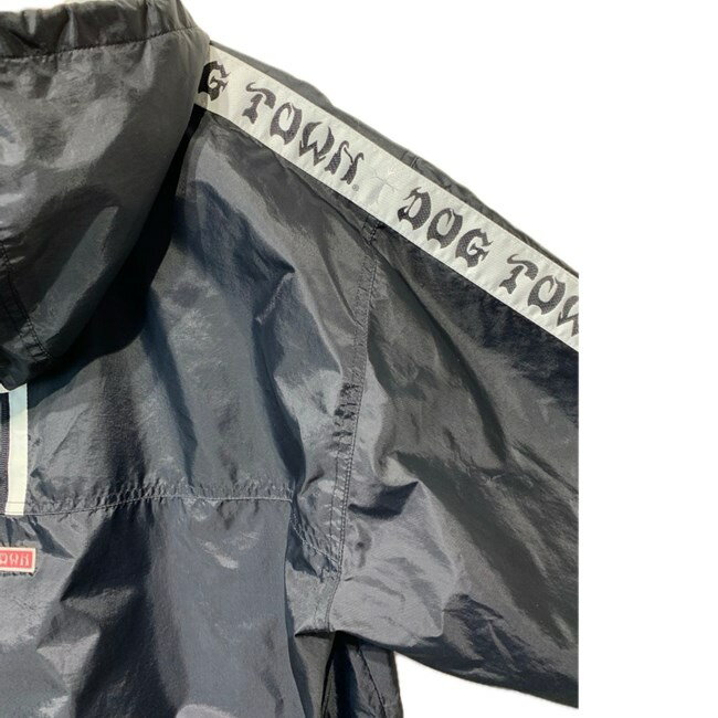【中古】　DOG TOWN　ナイロンジャンパー　アウター　フルジップ　フード　袖ライン　オーバーサイズ　ストリート　古着