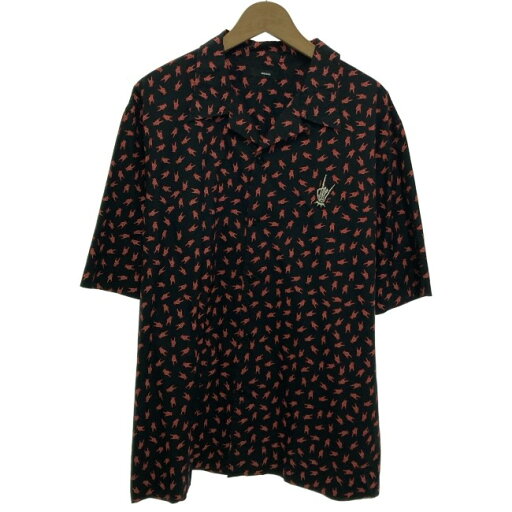 【中古】 DIESEL 柄シャツ 半袖 トップス オープンカラー 胸ポケット ハンドサイン メロイックサイン 総柄 オーバーサイズ 古着 【中古】 DIESEL 柄シャツ 半袖 トップス オープンカラー 胸ポケット ハンドサイン メロイックサイン 総柄 オーバーサイズ 古着