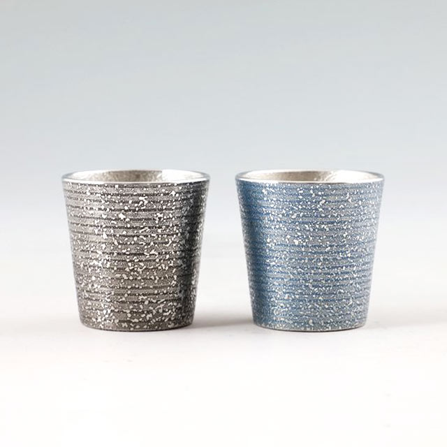 薩摩錫器 錫 ぐい呑み 吹雪黒漆 ・ 吹雪藍漆 110ml × 2個 セット 91c-2-4 岩切美巧堂 代引不可父の日 ..