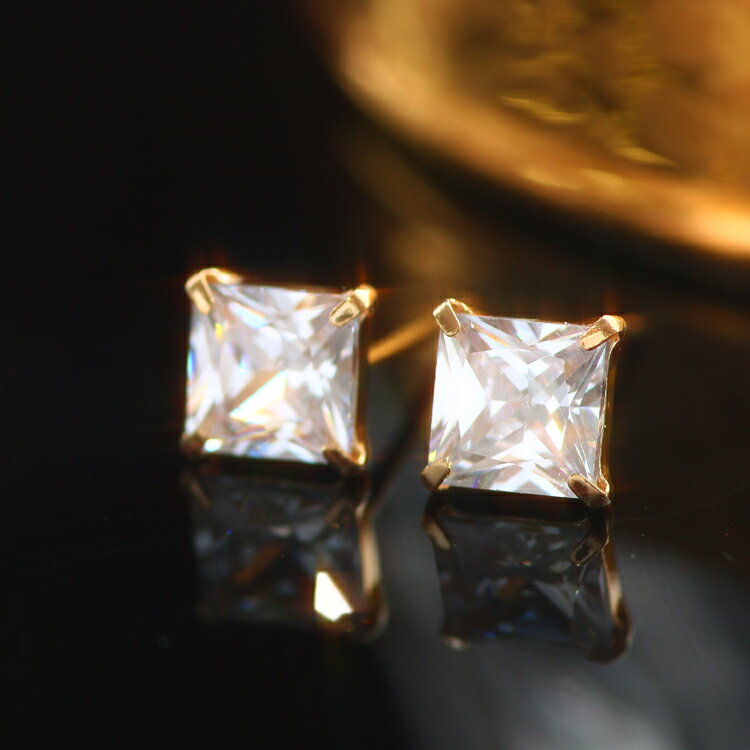【あす楽対応】セカンドピアス レディース 18K 軸太0.8mm 長さ12mm キュービックジルコニア ゴールド・ユーキー 18金 K18 キラキラ スクエア 大粒 スタッドピアス 華奢 シンプル ポストが太い 安心 ノンアレルギー対応 福耳 おすすめ ジュエリー ブランド つけっぱなし