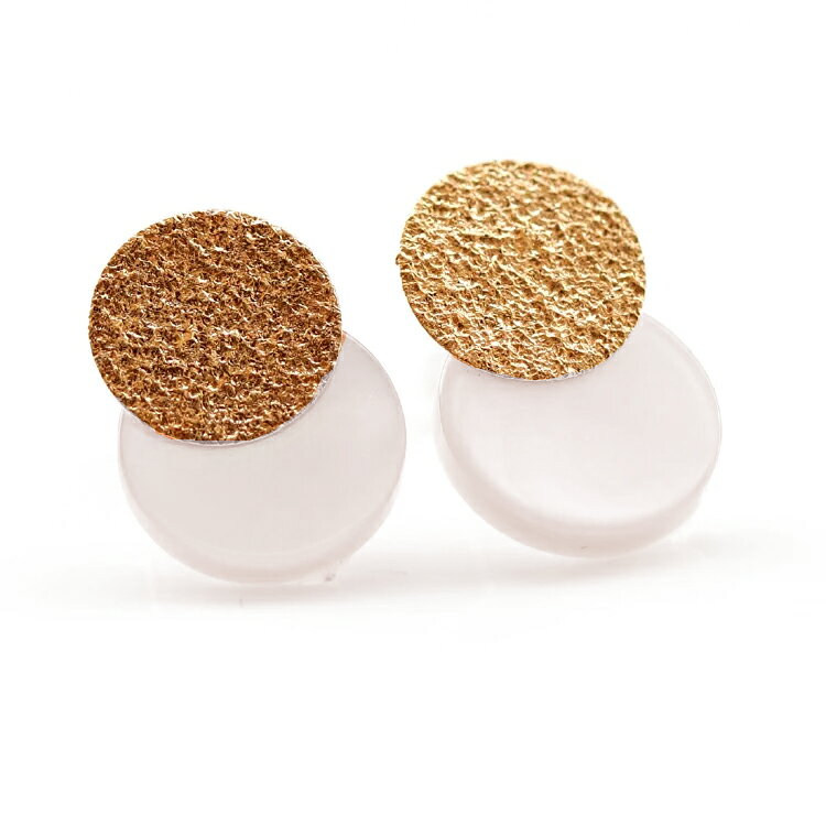 【福袋クーポン対象】【あす楽対応】ピアス 18K K18 18金 白蝶貝 ゴールドピアス レディース・シェリア ホワイトシェル スタッドピアス 大人可愛いピアス 誕生日プレゼント 女性 丸いピアス 華奢 シンプル 人気 おすすめ ブランド 宝石 お