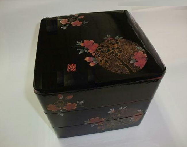 送料無料 紀州漆器 三段重 黒内朱 おぼろ月 日本製 重箱 おもてなし用品