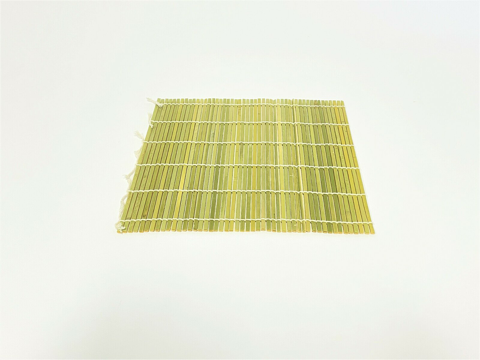 巻き寿司 や 出し巻き卵 94 Off ロールケーキ だけでなく 料理の 下準備 などのさまざまなシーンで活躍する 調理道具 です 巻きす 並太 L 竹 海苔巻き 太巻 だし巻き 約 27x27cm 天然木 サイズ 平ざる 竹巻きす まきす 水切り 巻き寿 細巻 巻き簾