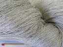 【40／2リネン（生成・かせ）】　手織りにも手編みにも。いろいろな太さ、種類の麻糸を取り揃えています。